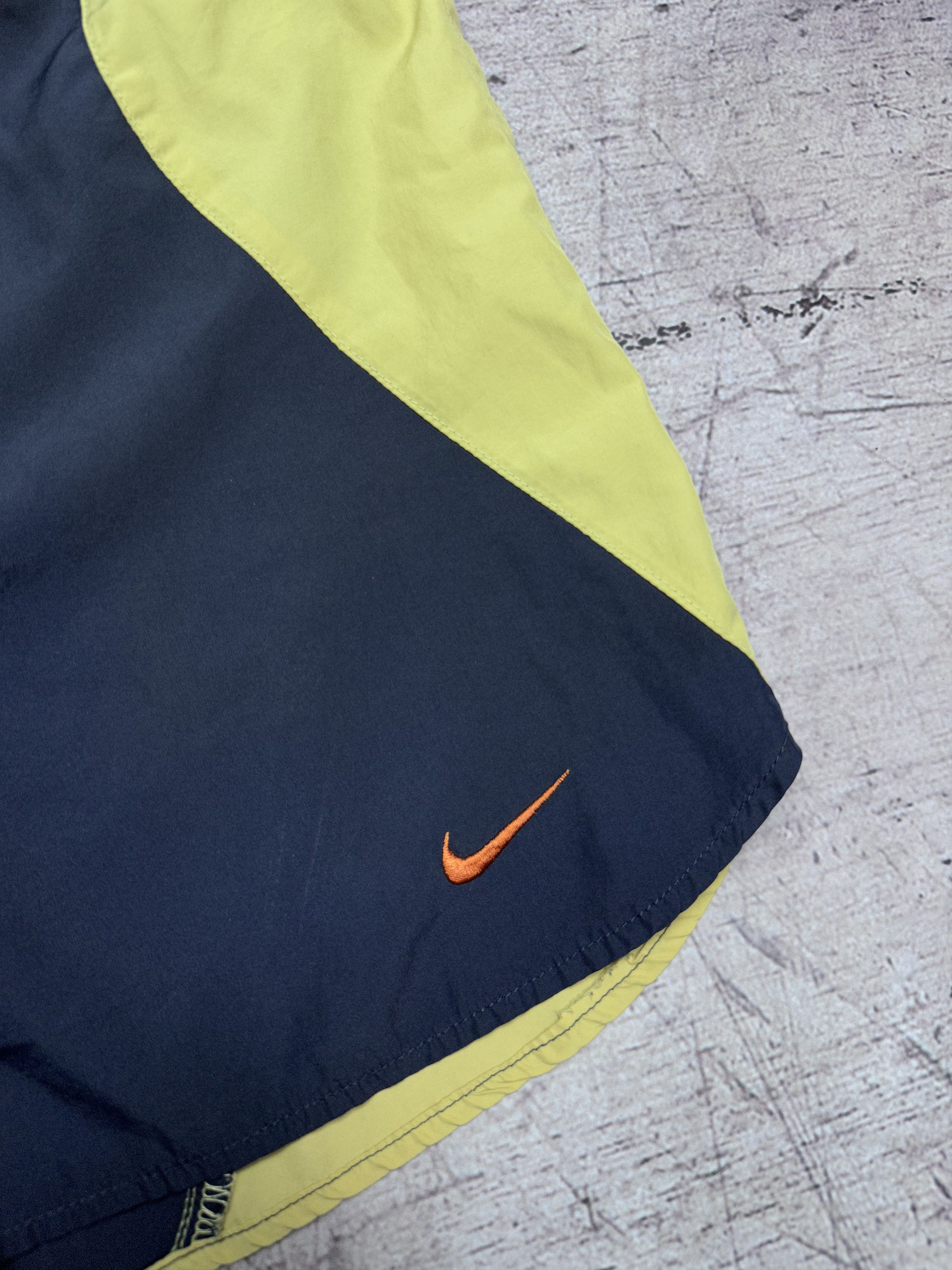 Nike Nike Vintage Mens Nylon Shorts Size US 32 / EU 48 - 3 Thumbnail