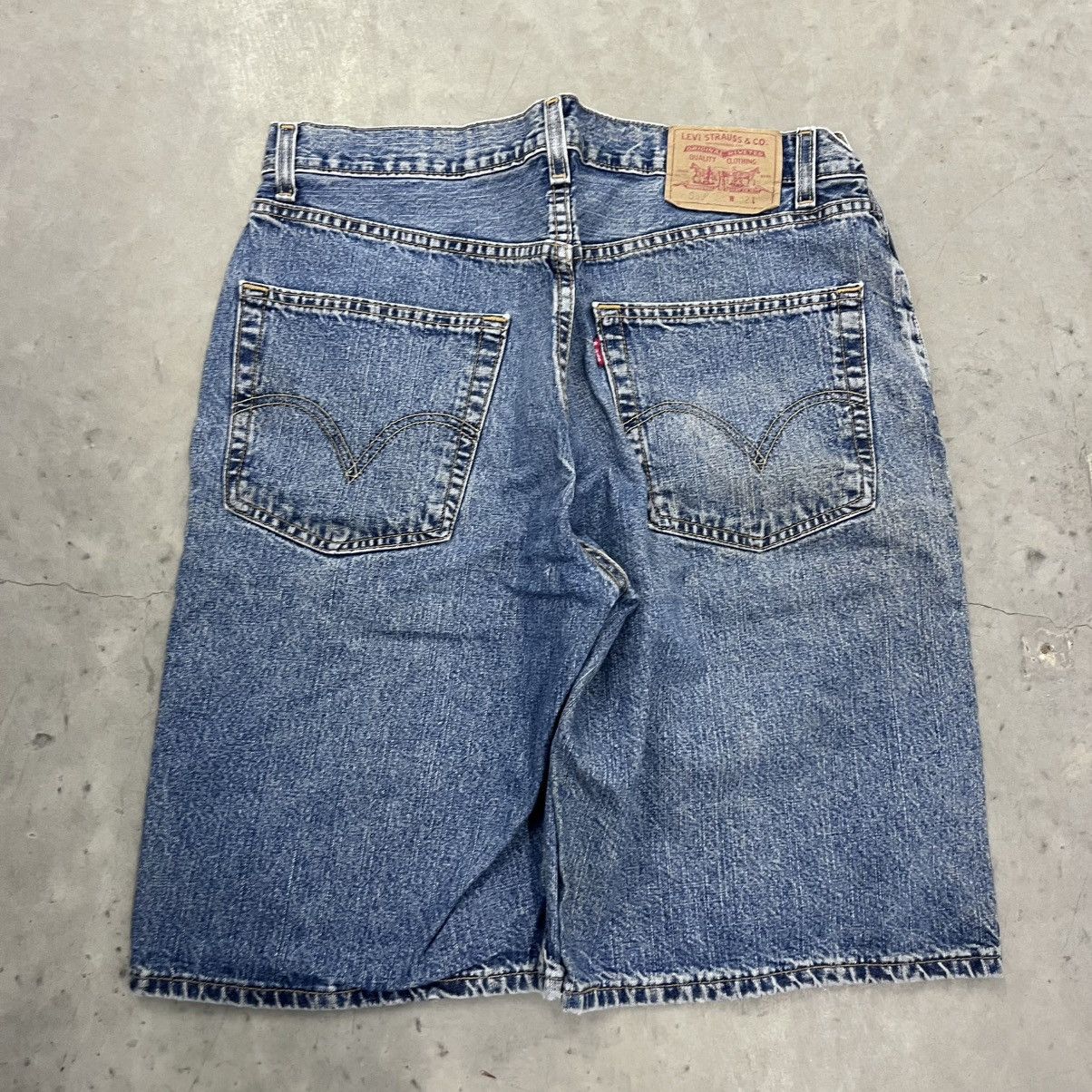 Levi's × Vintage Vintage Levi's 569 Jean Shorts Size 32 perfect fit Size US 32 / EU 48 - 1 Thumbnail