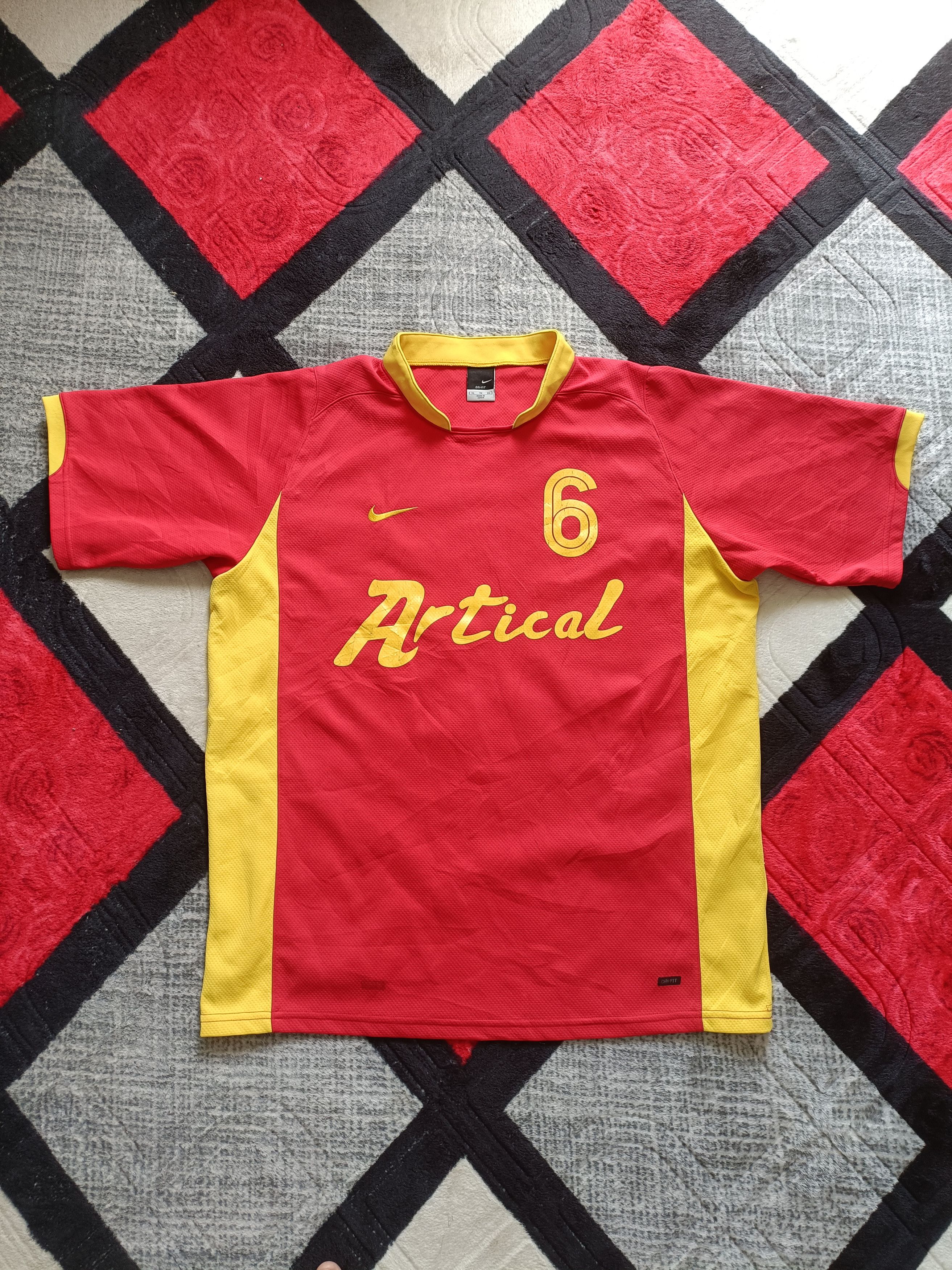 Nike × Vintage Vintage Nike Dri-Fit Soccer Jersey Embroidered Swoosh XL Red Size US XL / EU 56 / 4 - 1 Thumbnail