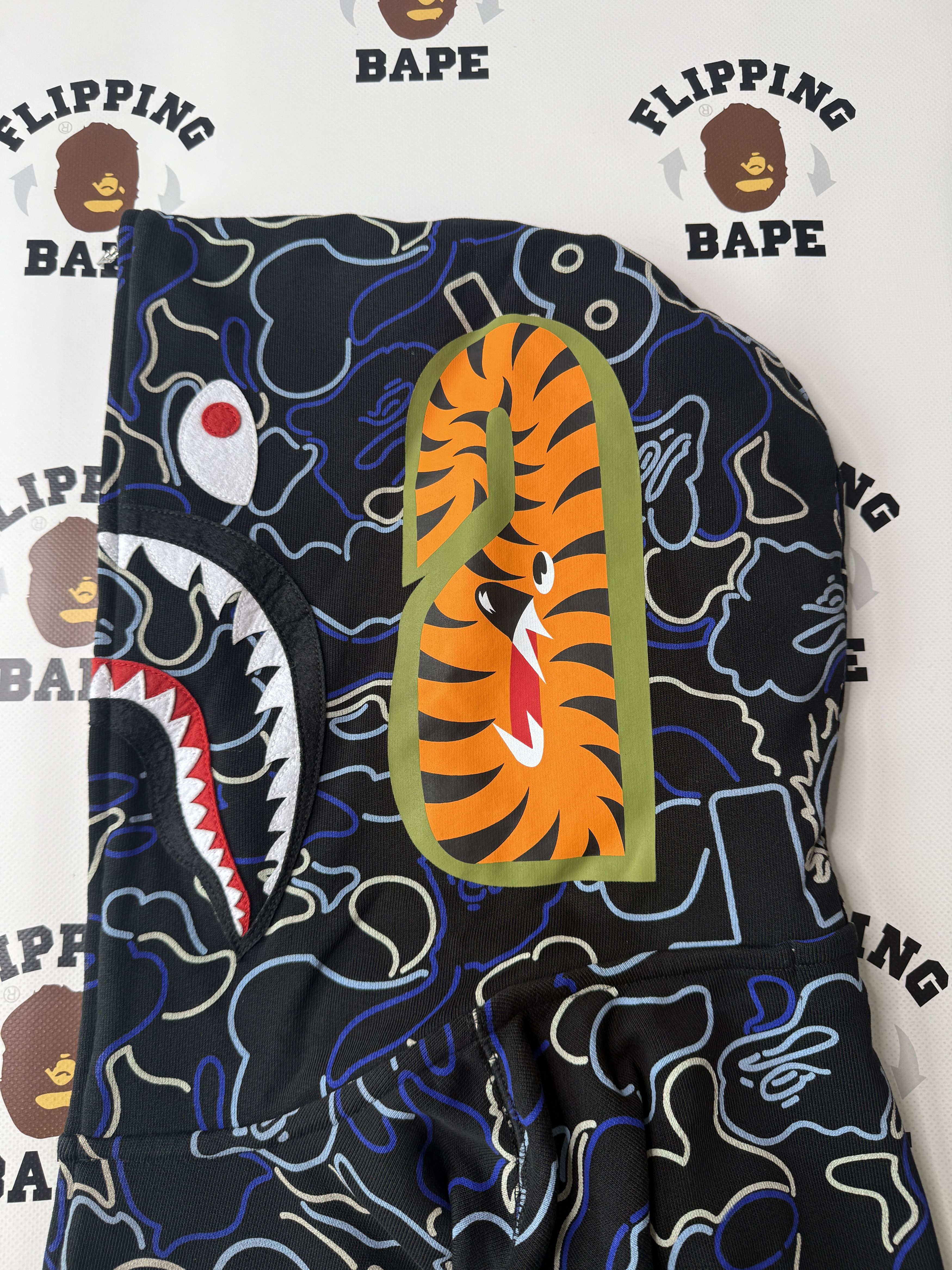 Bape BAPE X 88RISING GLOW IN THE DARK CAMO SHARK FULL ZIP HOODIE Size US L / EU 52-54 / 3 - 5 Thumbnail