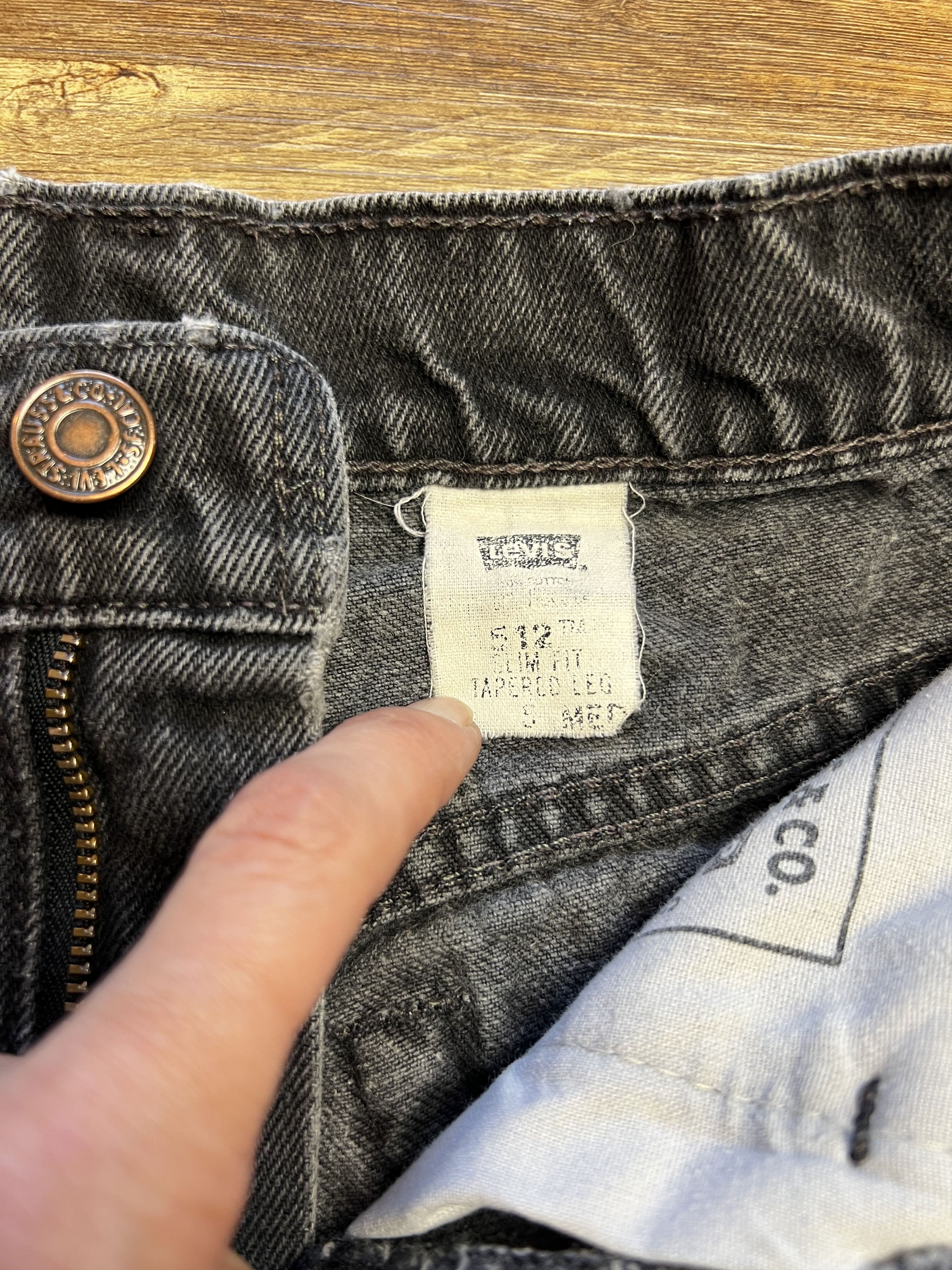Levi's Vintage Levi's 512 Black Slim Fit Cut Off Denim Jean Shorts Size 24" / US 00 / IT 34 - 5 Thumbnail