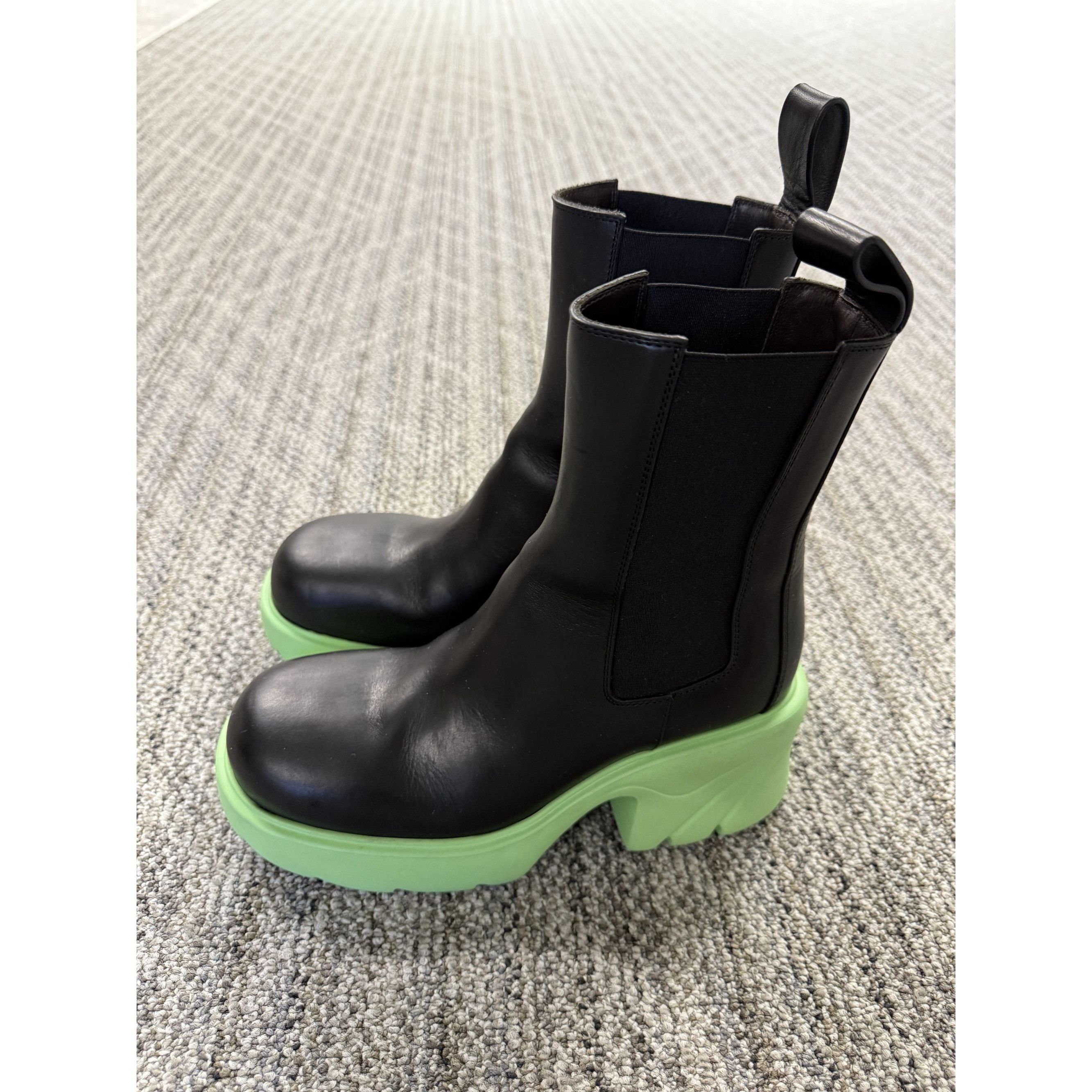 Bottega Veneta Bottega Veneta Black Leather Ankle Boots With Green Soles Si Size US 7.5 / IT 37.5 - 7 Thumbnail