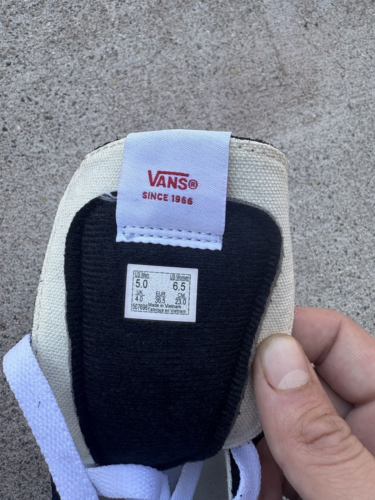 Vans DS Vans Sk8-Hi Black/White Size 5 Size US 5 / EU 37 - 9 Thumbnail