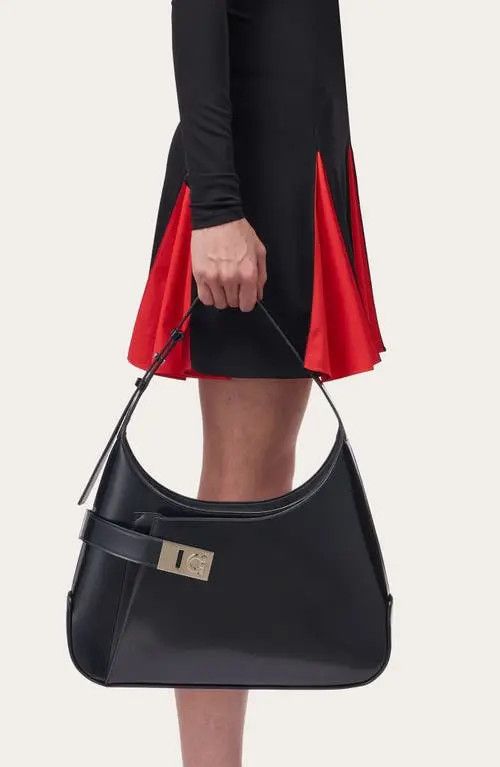 Salvatore Ferragamo o1y0426 Size : OS / Shoulder Bag in Black Size ONE SIZE - 5 Thumbnail
