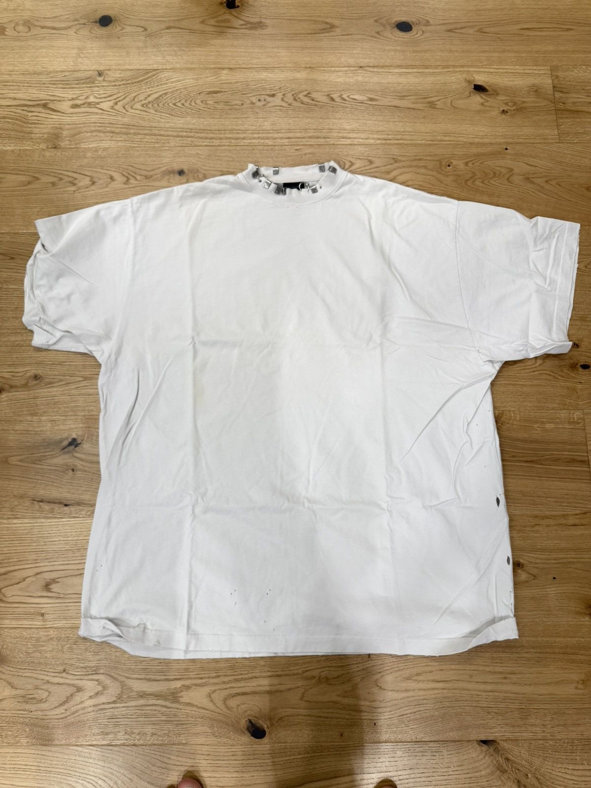 Balenciaga Balenciaga white piercing t-shirt 5 Size US XXL / EU 58 / 5 - 2 Thumbnail