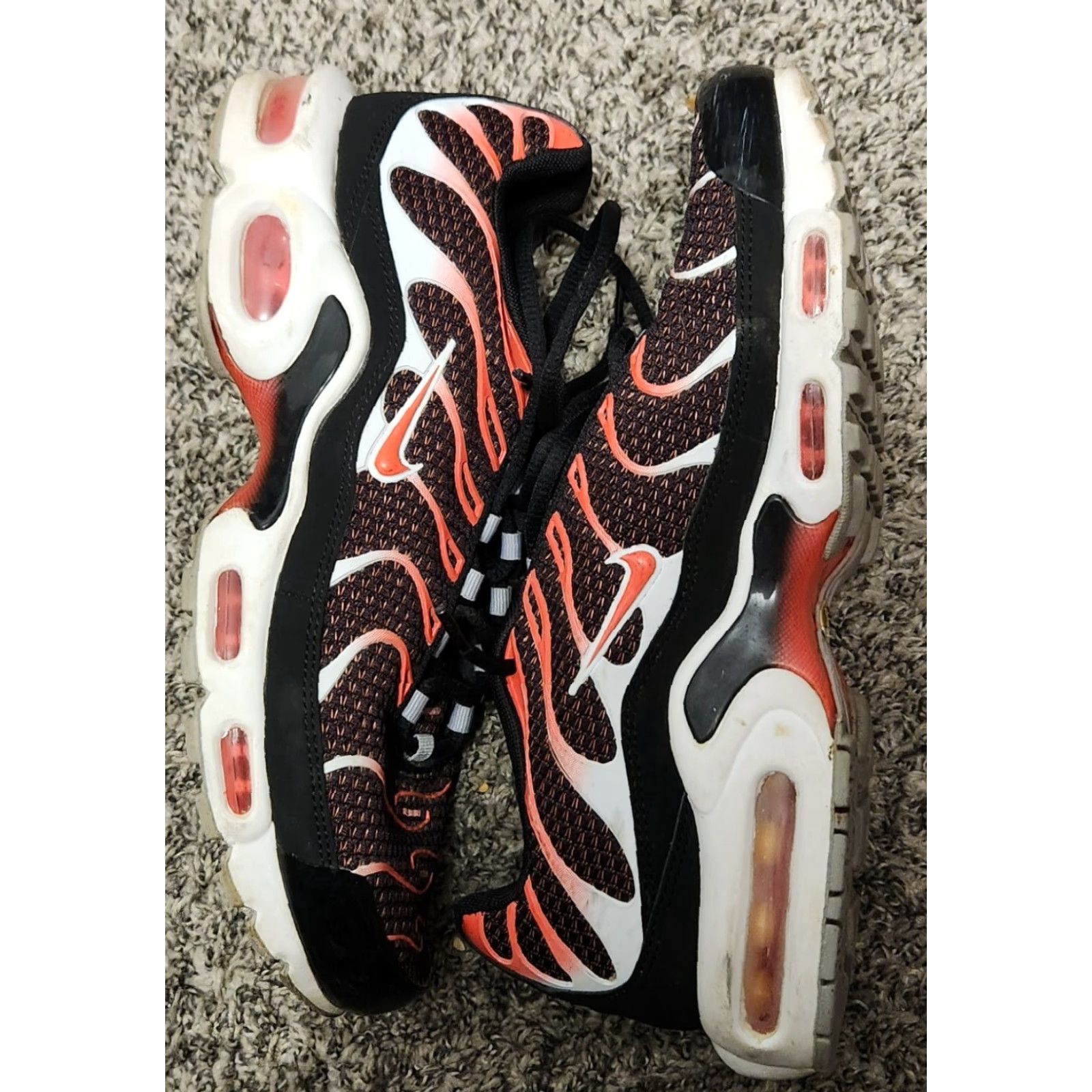 Nike Nike Air Max Plus Sneaker Men 10.5 Black 852630-034 Hot Lava Size US 11 / EU 44 - 2 Thumbnail