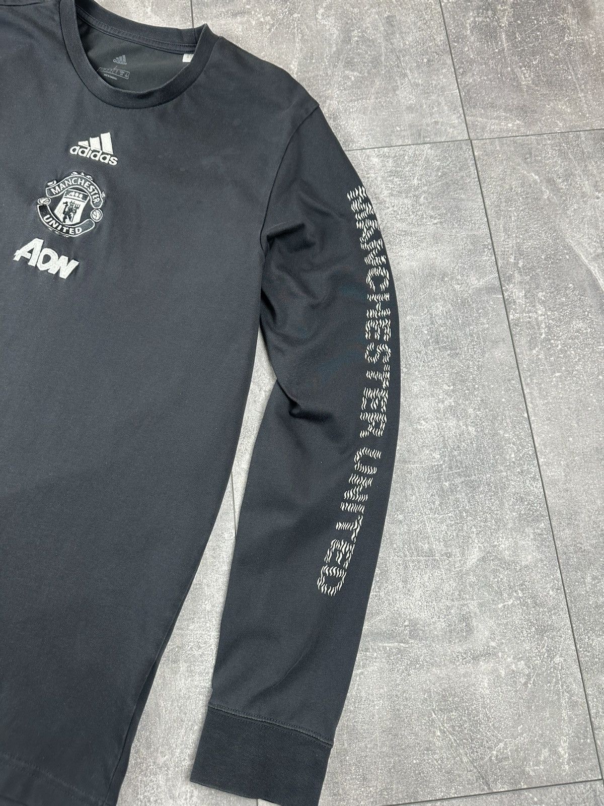 Adidas Adidas Manchester United 2019/20Training Cotton Long Sleeve Size US L / EU 52-54 / 3 - 3 Thumbnail