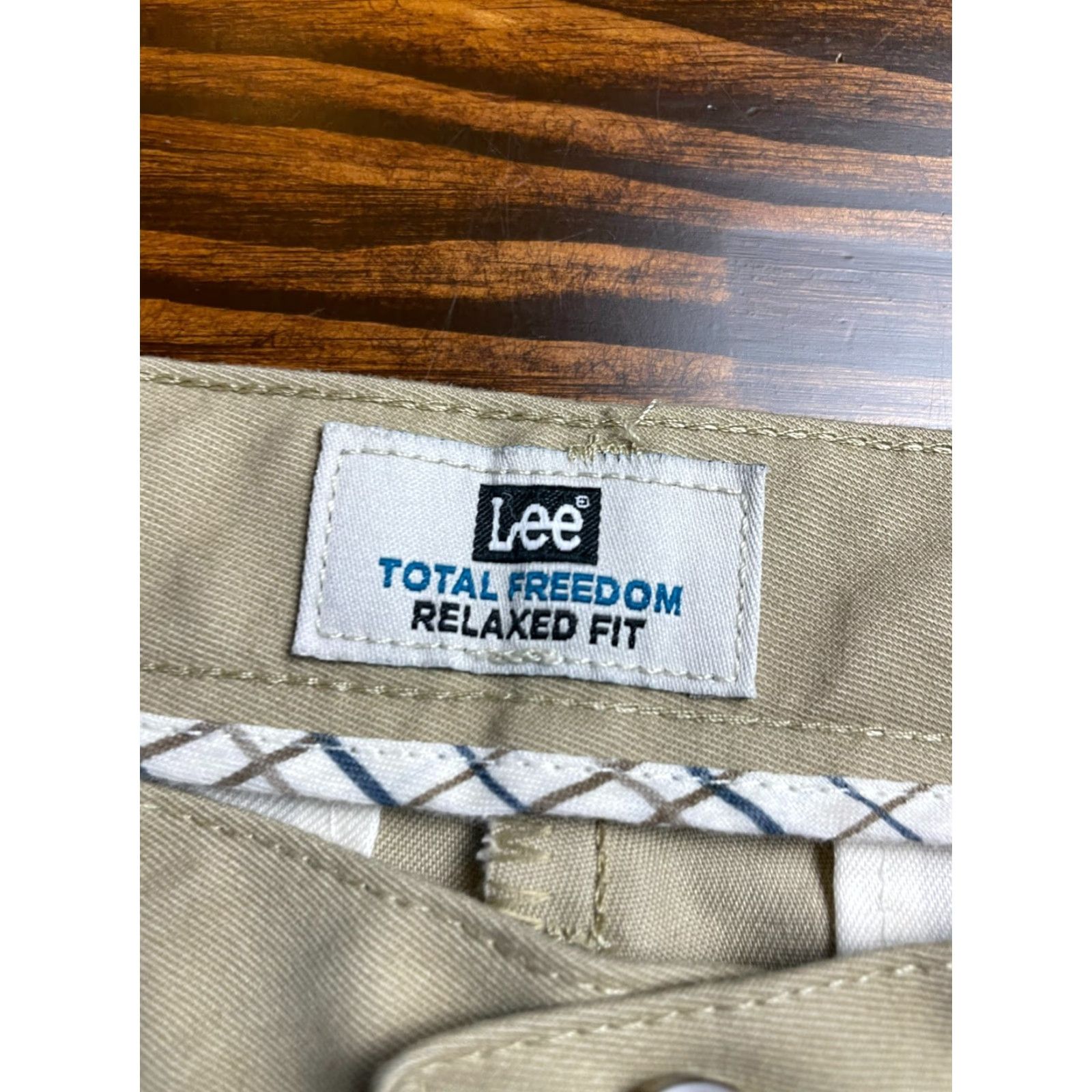 Lee Lee Pants Mens 34x30 Tan Chino Relaxed Fit Pockets Casual Travel Vintage: No, 1990s, etc Size US 34 / EU 50 - 5 Thumbnail