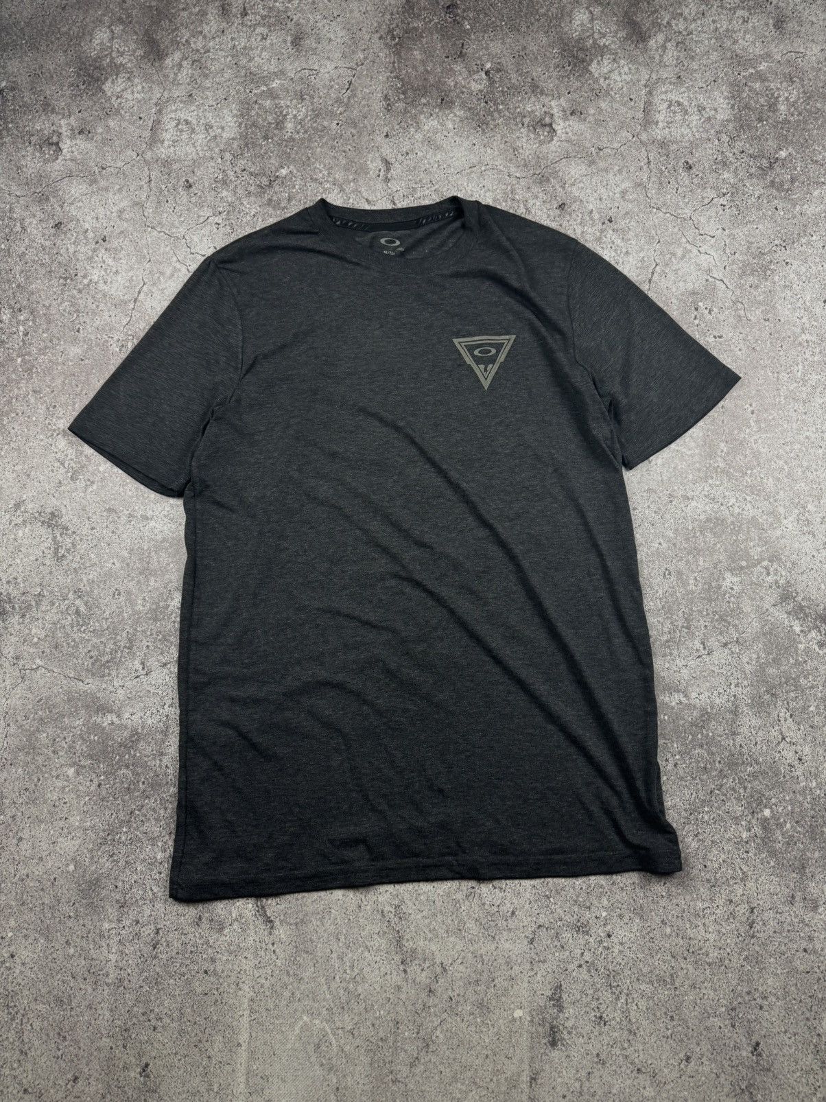 Oakley ☠️ OAKLEY T shirt Vintage 00s Big Central Logo XL Size US M / EU 48-50 / 2 - 2 Thumbnail