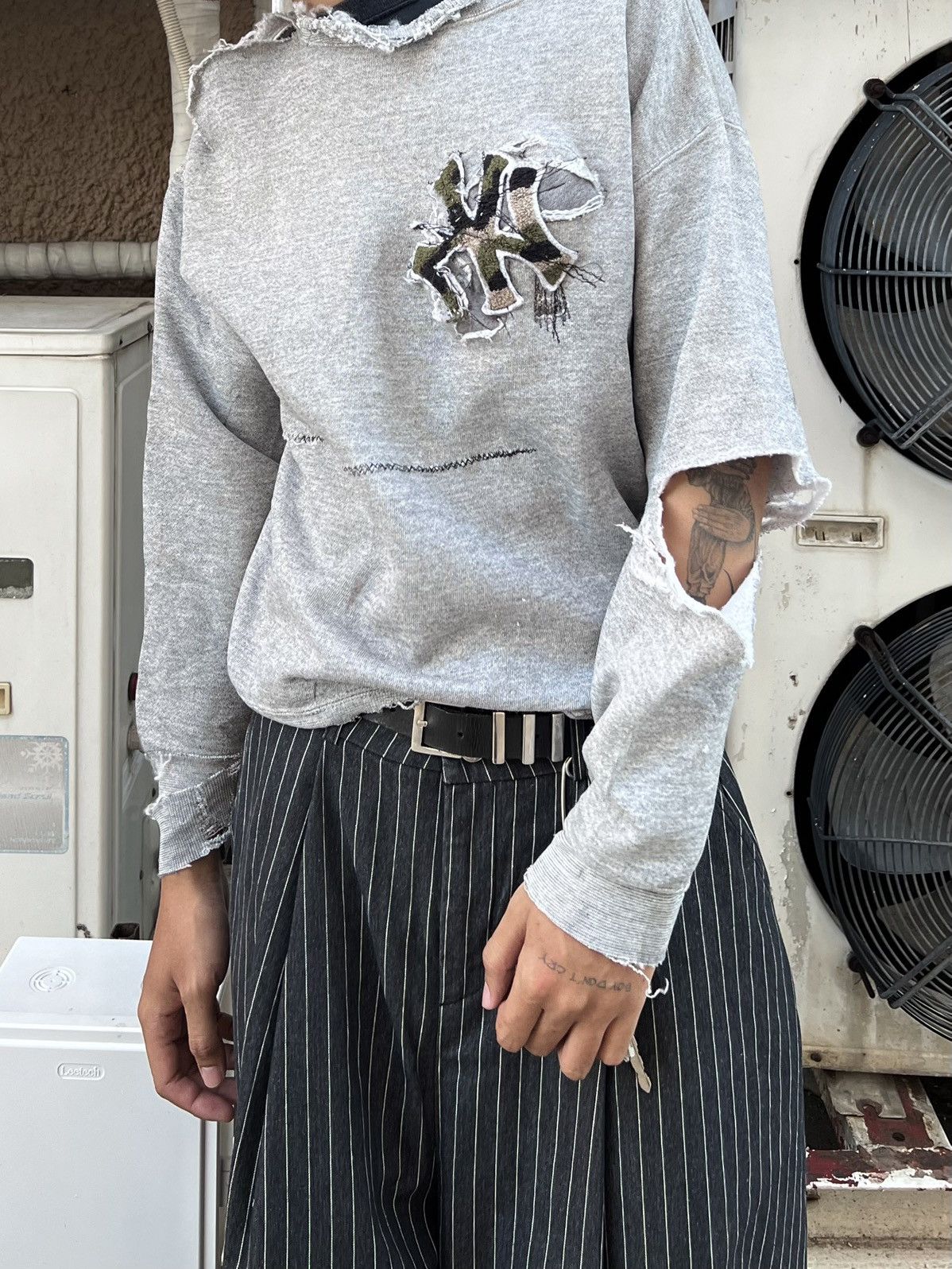 Russell Athletic Thrashed Vintage 90s NY Discus Long Sleeve Distressed ERD Size US M / EU 48-50 / 2 - 3 Thumbnail