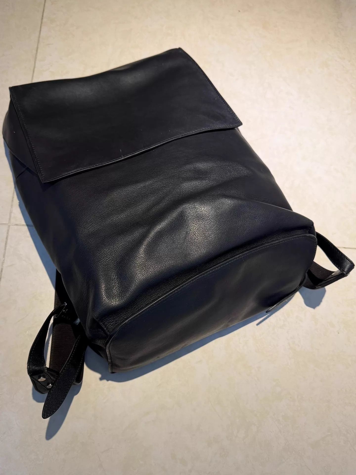 Balenciaga Balenciaga Silver Buckle Minimalist Backpack Black Size ONE SIZE - 1 Thumbnail