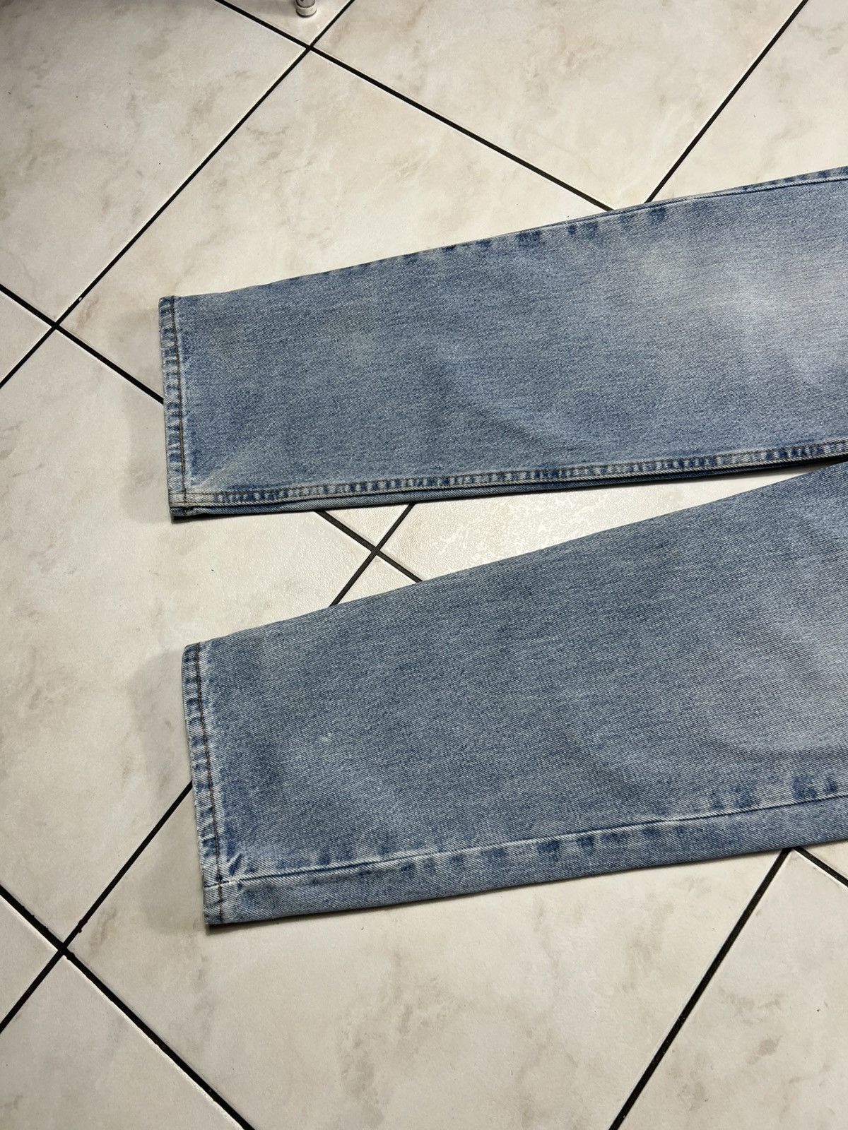 Levi's Vintage 90s Levi’s 550 light blue washed distressed jeans Size US 33 - 6 Thumbnail