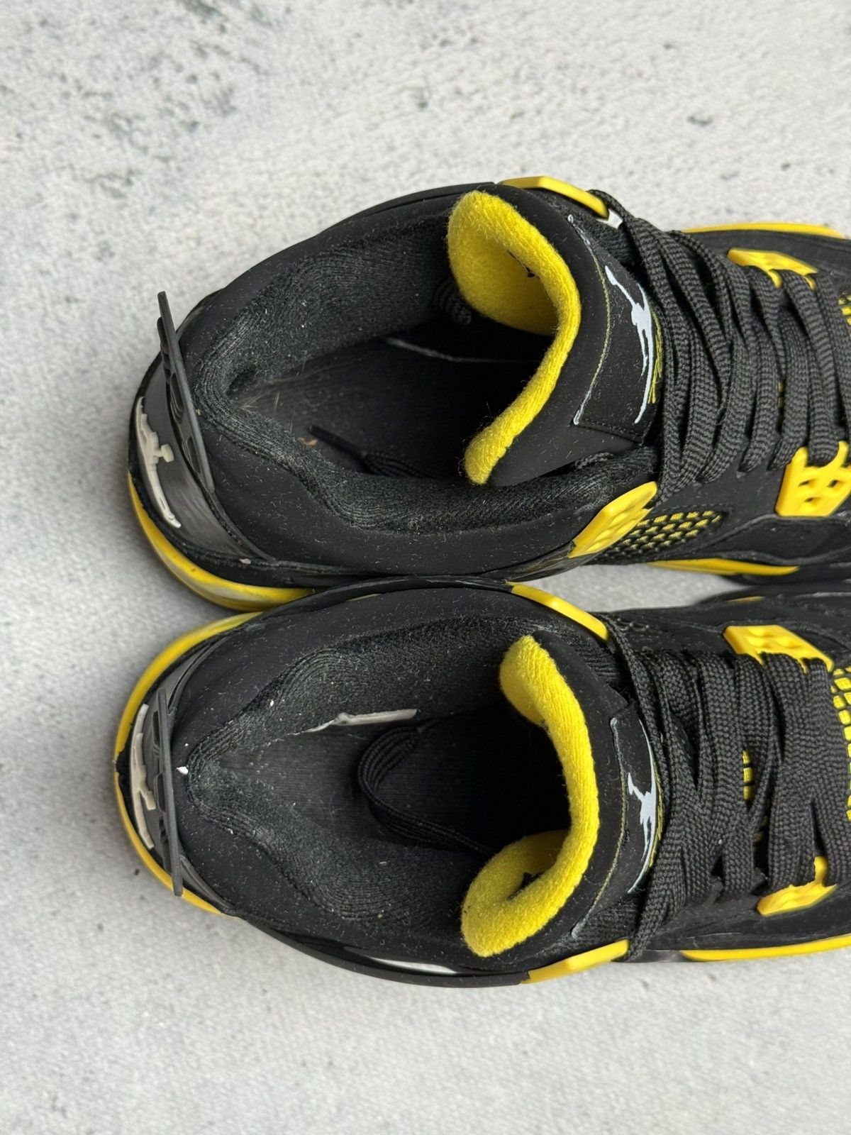 Jordan Brand Nike Air Jordan 4 Retro Thunder Black White Yellow 2023 5,5 Size US 7 / IT 37 - 15 Thumbnail
