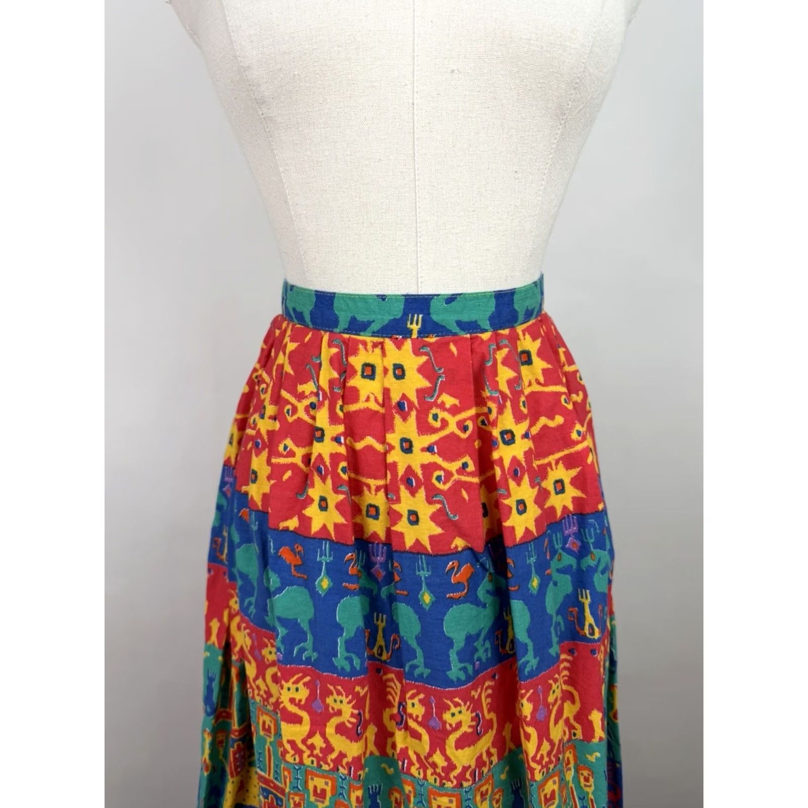 Vintage VINTAGE Claude Skirt Maxi Womens S Red Geometric Pleated 80s Art Southwestern Retro Long Hip Pockets Back Zip"} Size 28" / US 6 / IT 42 - 3 Thumbnail