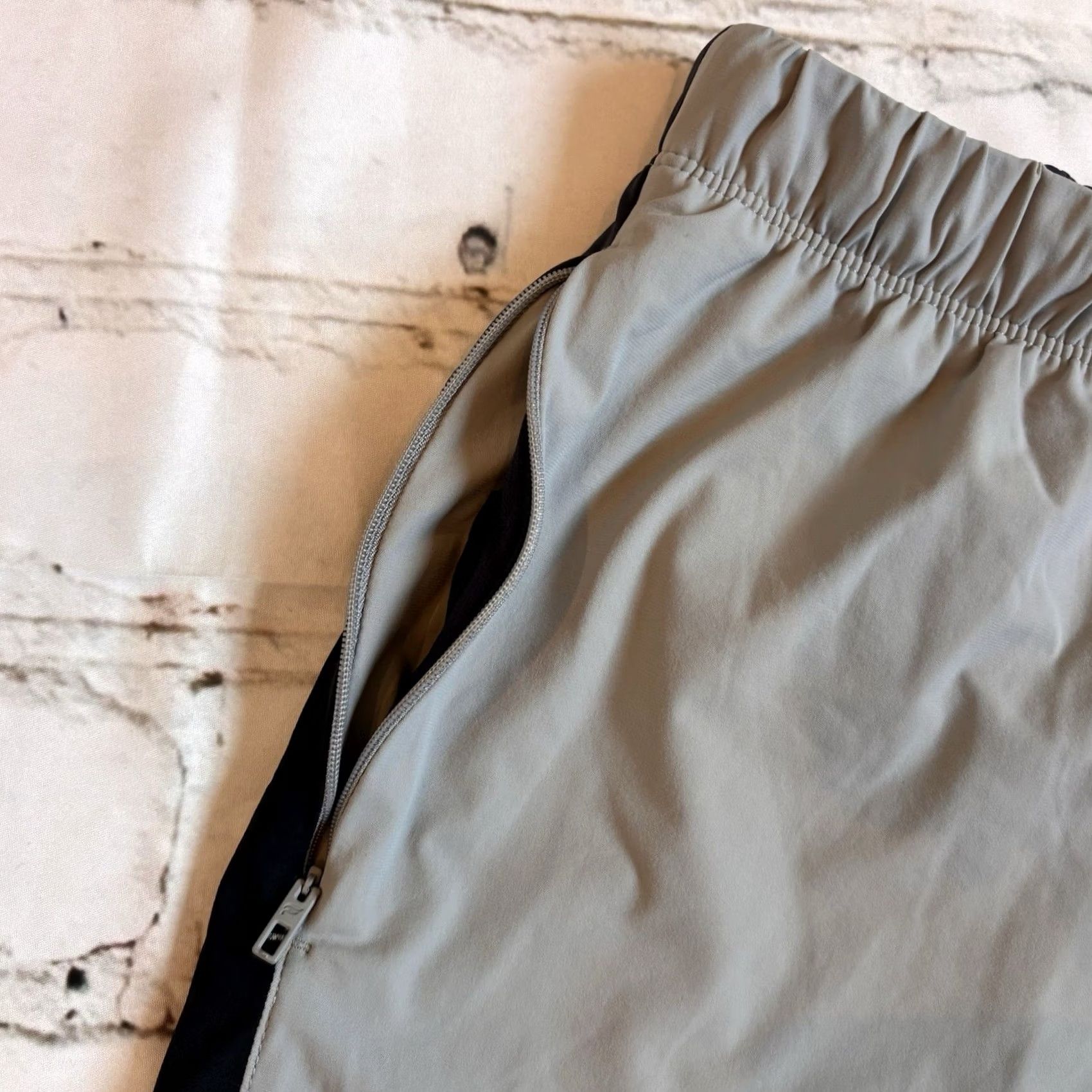 Fabletics VINTAGE? No. Size US 33 - 3 Thumbnail