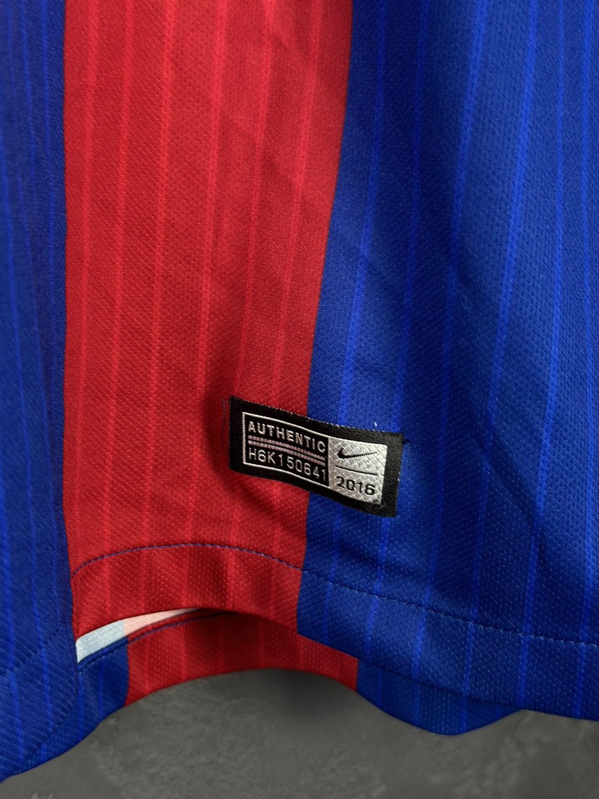 Nike × Vintage 2016/17 Barcelona Home Jersey Suarez 9Nike T-shirt+ Shorts Size US M / EU 48-50 / 2 - 8 Thumbnail