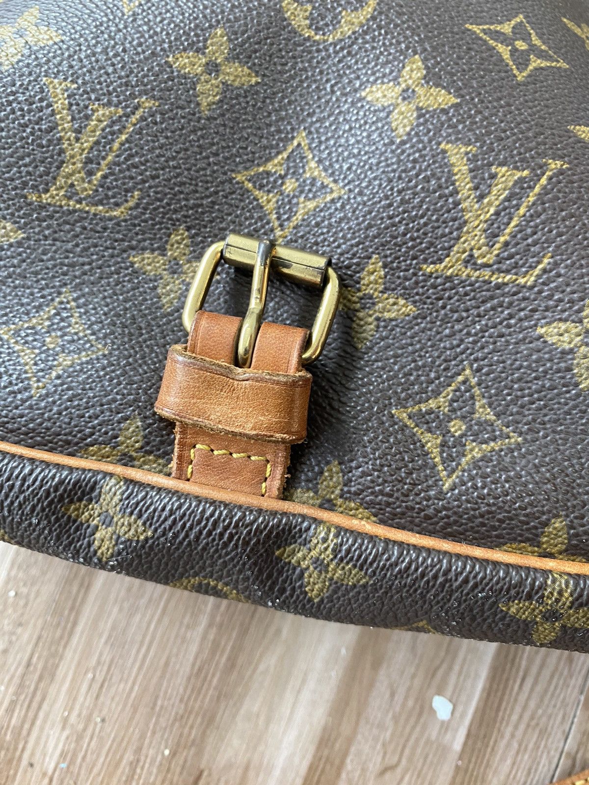 Louis Vuitton Authentic Vintage Louis Vuitton Monogram Saumur 30 Crossbody Size ONE SIZE - 16 Thumbnail
