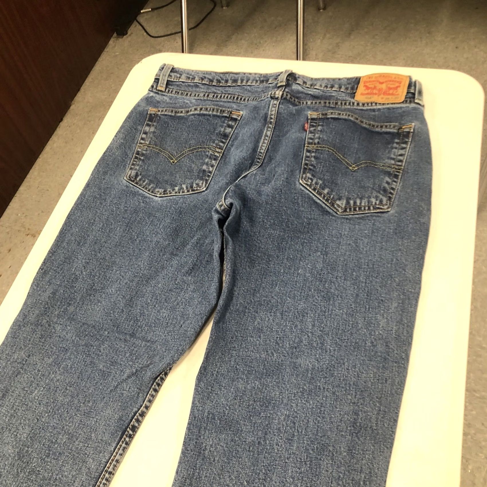 Levi's VINTAGE Levi's 514 Jeans Men’s 36x28.5 Med Blue Wash Straight 5-Pocket Denim Regular Mens Size US 36 / EU 52 - 3 Thumbnail