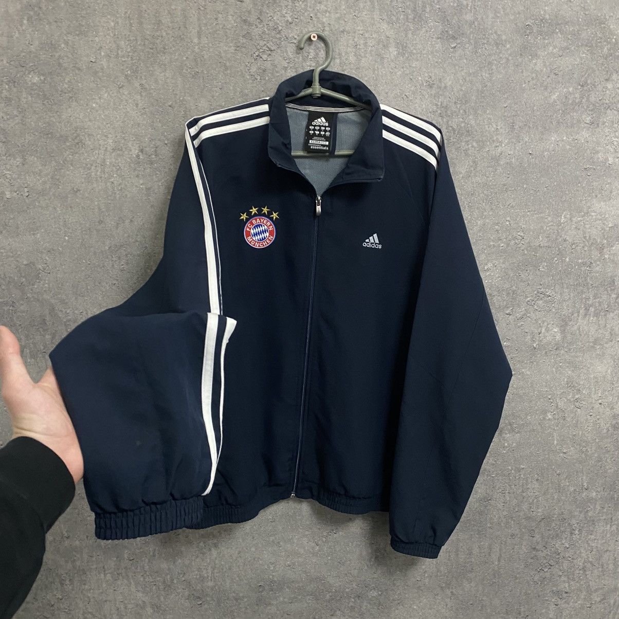 Adidas Adidas Fc Bayern Munich Track Jacket Vintage Soccer Size US M / EU 48-50 / 2 - 2 Thumbnail