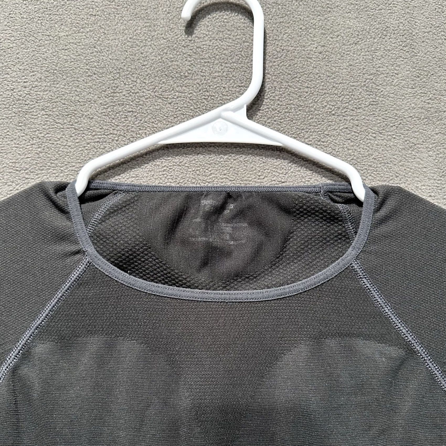 Patagonia VINTAGE Patagonia Capilene Shirt Womens XS Charcoal Gray Long Sleeve Base Layer Stretch Size XS / US 0-2 / IT 36-38 - 3 Thumbnail