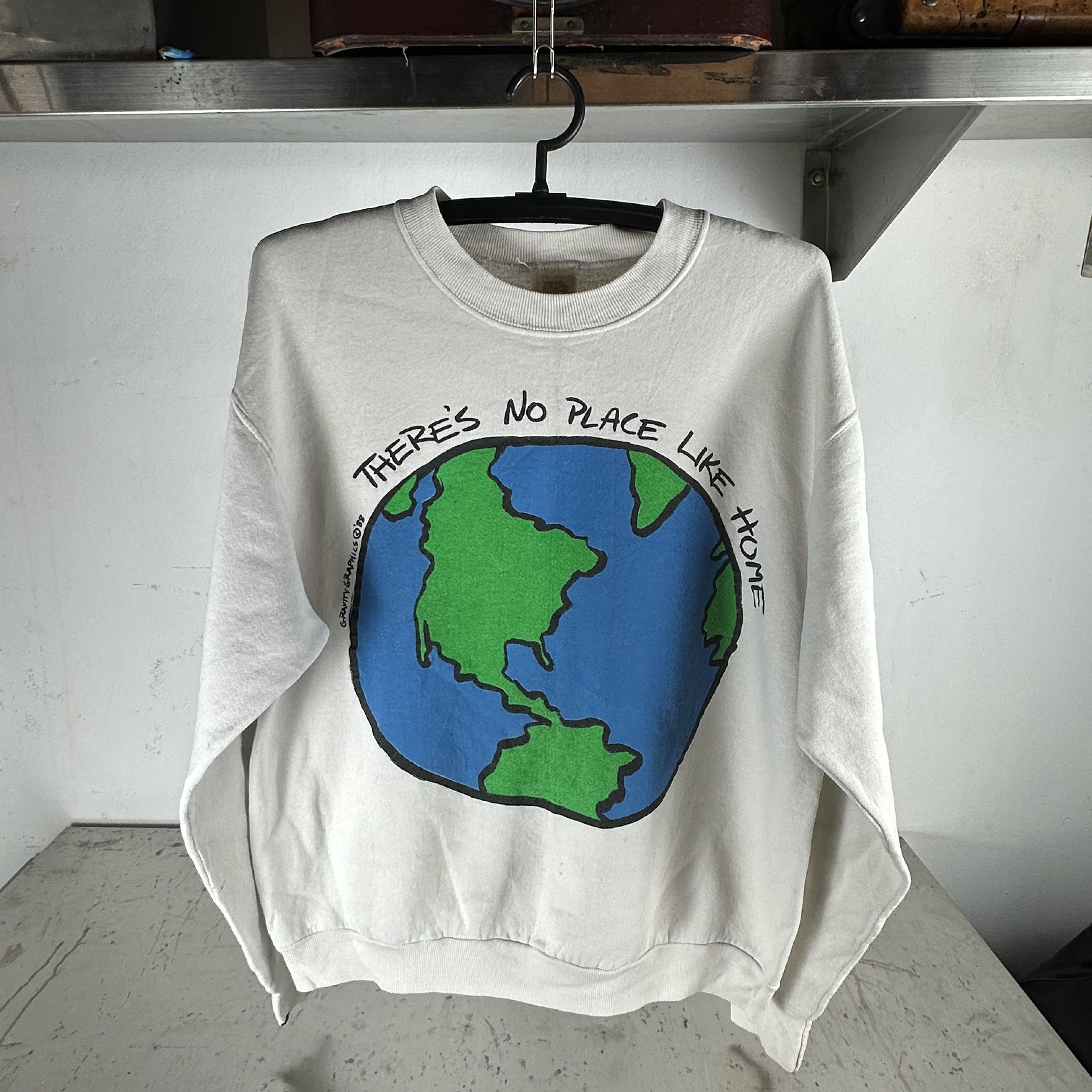 Vintage ​1988 There's No Place Like Home Earth Graphic Sweatshirt Size US XL / EU 56 / 4 - 1 Thumbnail