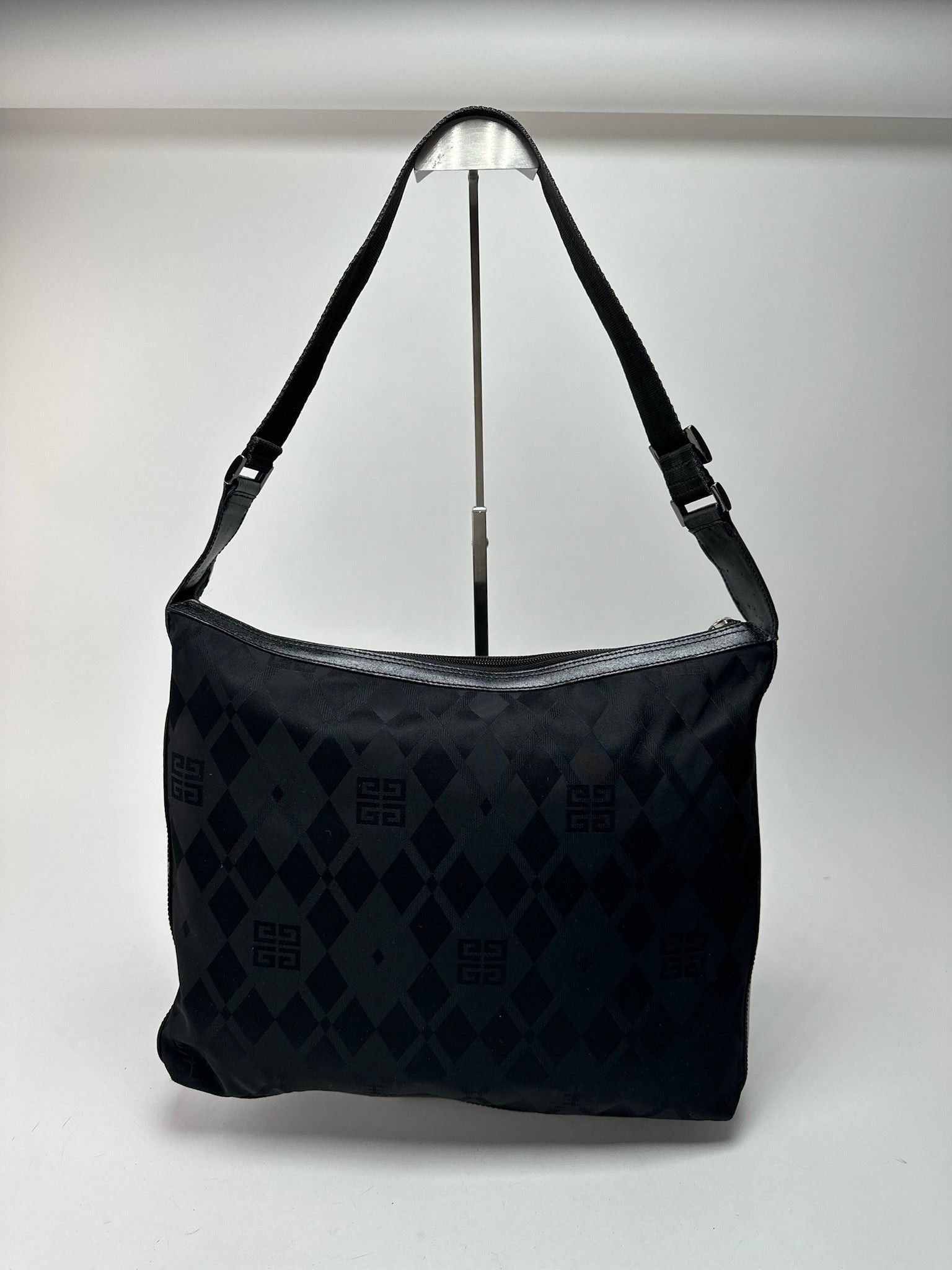 Givenchy Vintage Monogram Handbag black Size ONE SIZE - 1 Thumbnail