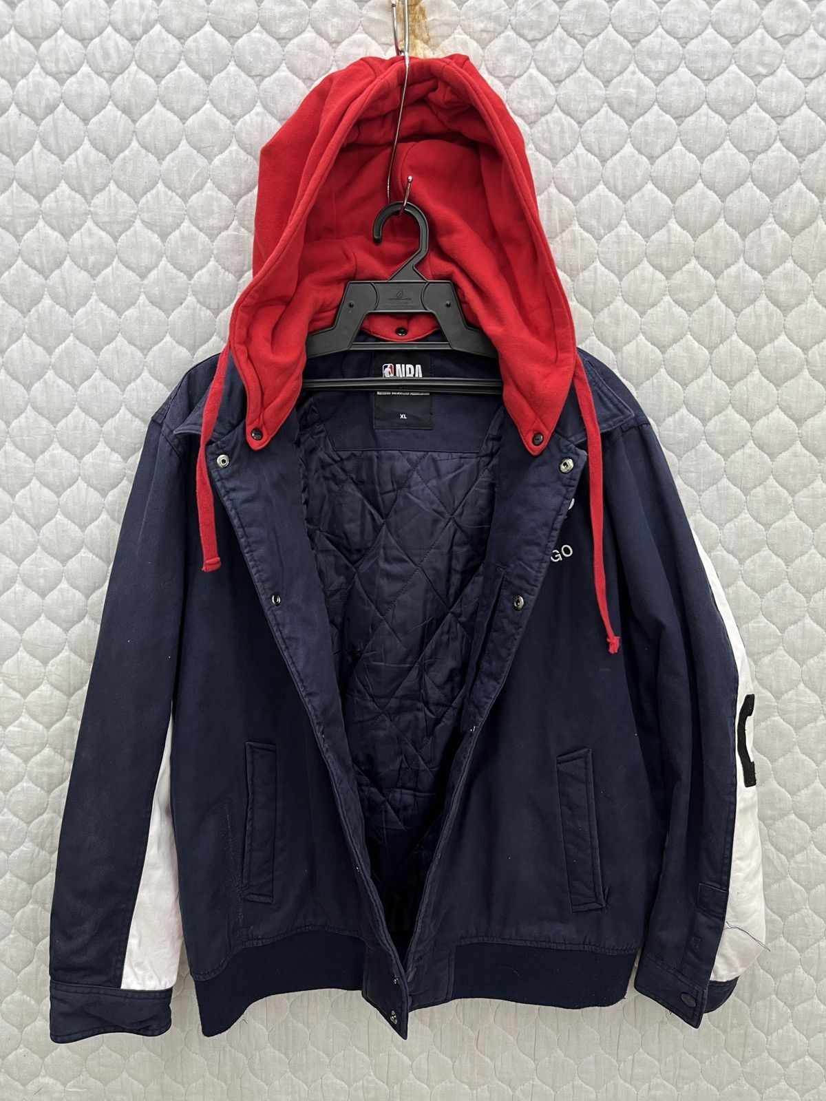 NBA 🔥🔥🔥STEALS CHICAGO BULLS DETACHABLE HOODIE JACKET Size US M / EU 48-50 / 2 - 7 Thumbnail