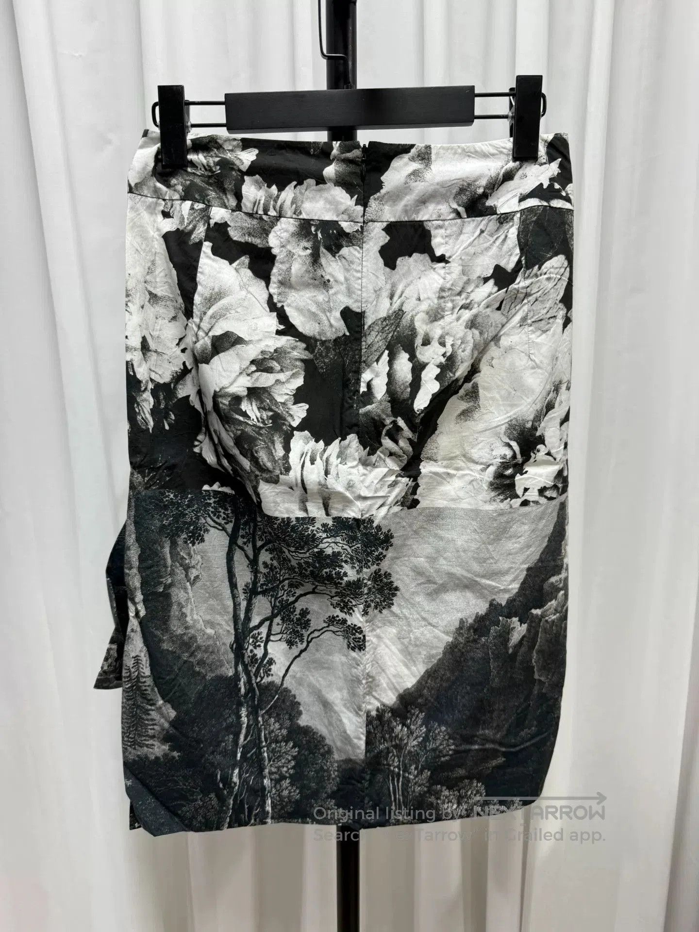 Dries Van Noten Dries van Noten Printed Ruffle Pencil Skirt. Size 35" - 4 Thumbnail