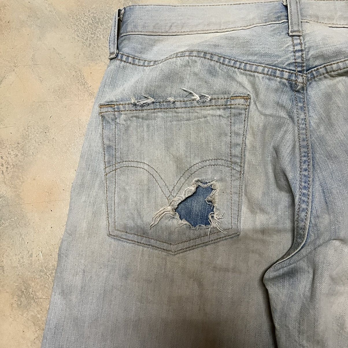 Levi's Vintage Levis 501 Distressed Denim Jeans Size US 29 - 22 Thumbnail