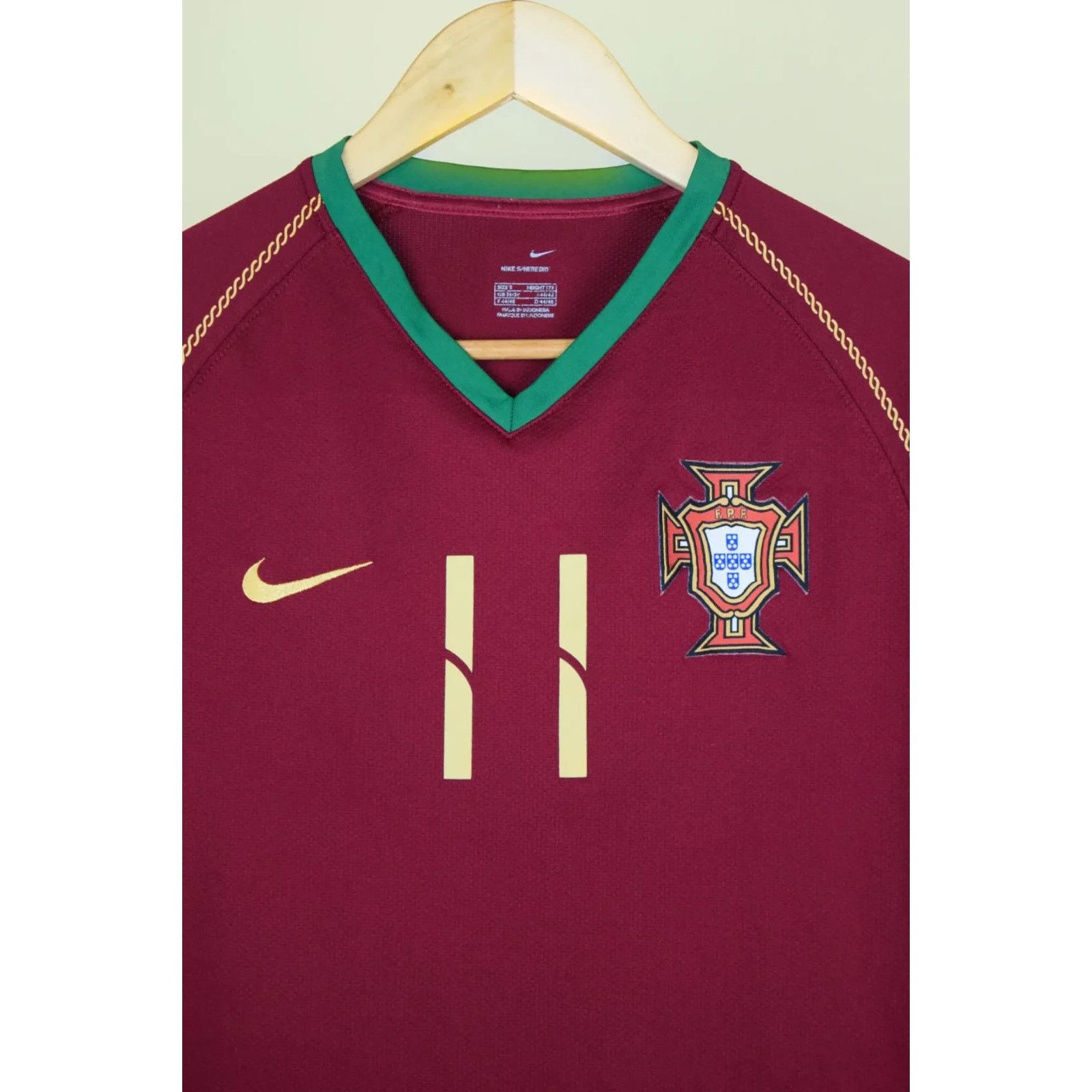 Nike AUTHENTIC 2006 PORTUGAL Home SIMAO #11 –Soccer Jersey Size S Size US S / EU 44-46 / 1 - 3 Thumbnail
