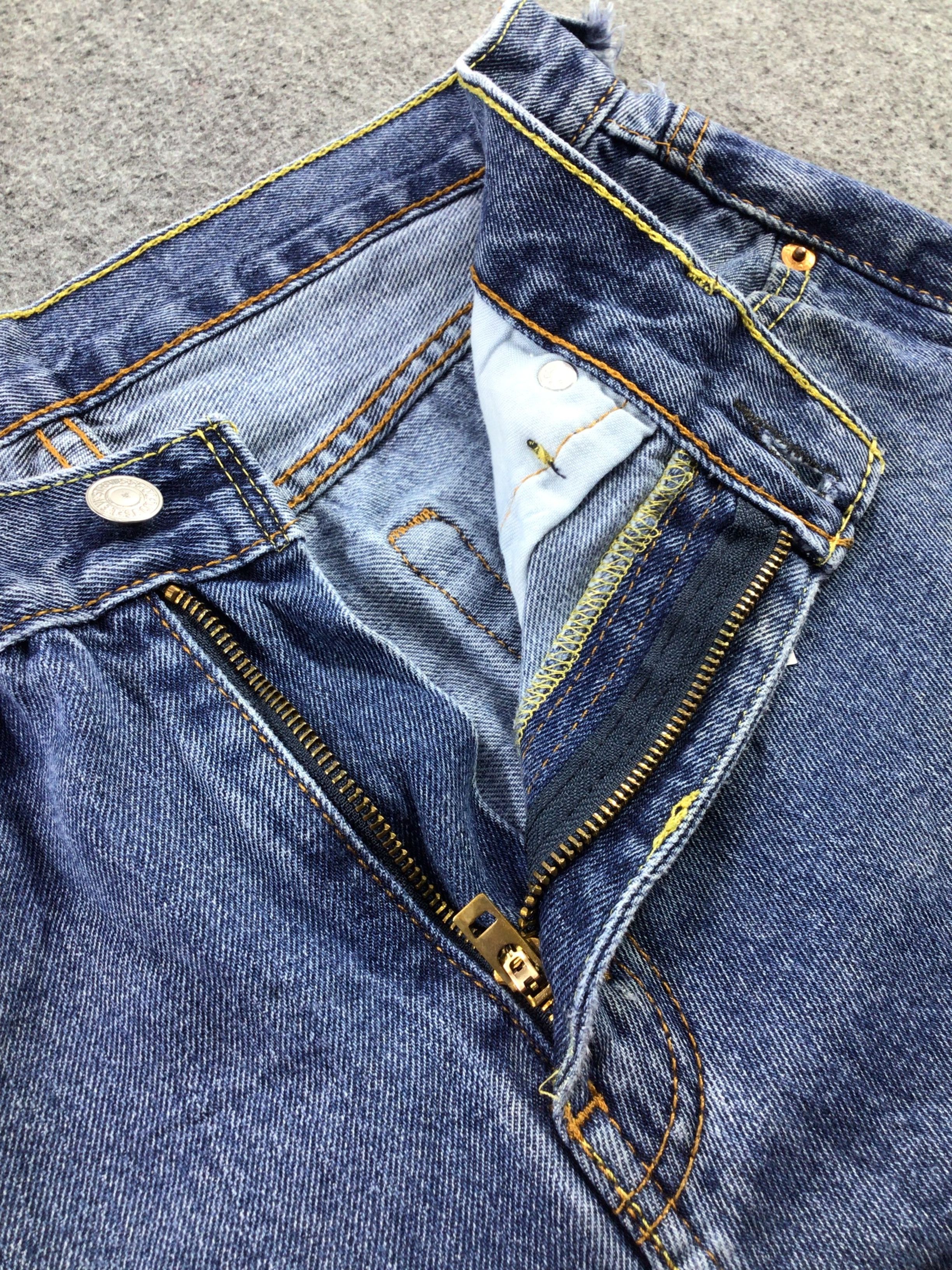 Levi's Vintage Blue Wash Levis 505 Jeans-J899 Size US 31 - 8 Thumbnail