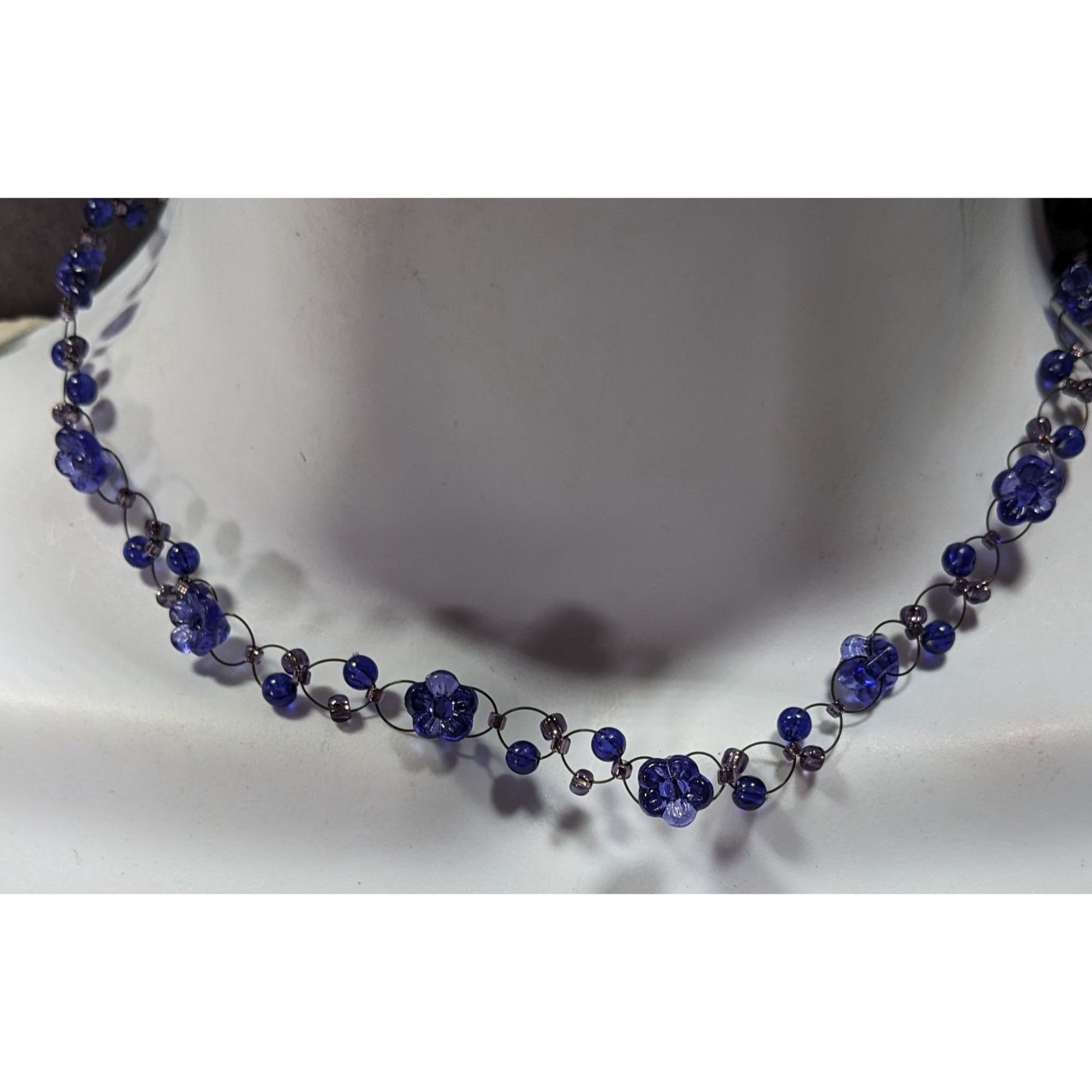 Other 90s Style Blue Beaded Floral Necklace Size ONE SIZE - 2 Thumbnail