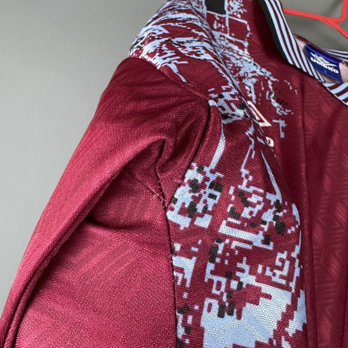 Umbro Vintage Umbro Soccer Jersey Men’s Football Shirt 1990s Size US L / EU 52-54 / 3 - 9 Thumbnail