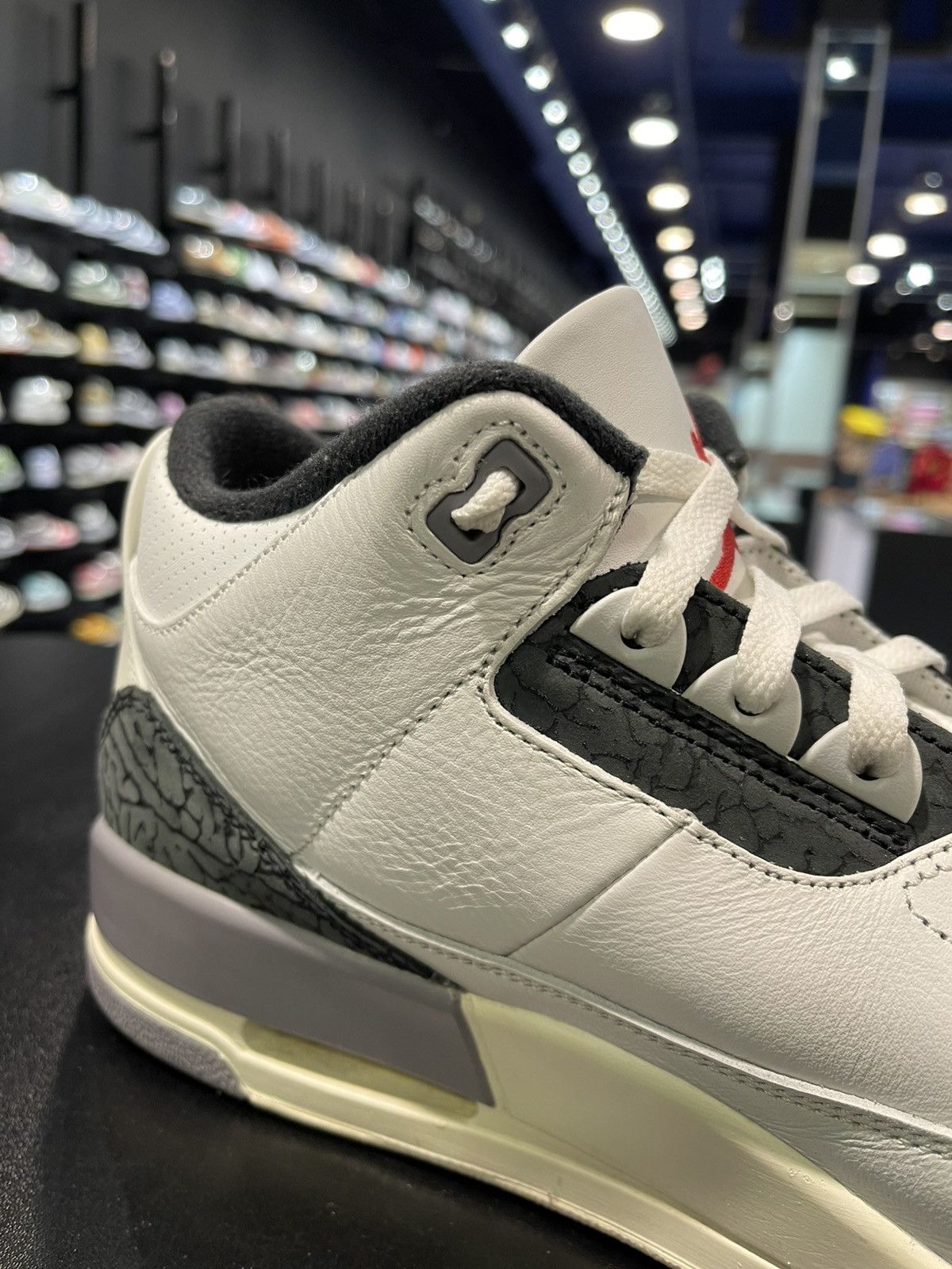 Jordan Brand Size 13 - Jordan 3 Retro Cement Grey Size US 13 / EU 46 - 7 Thumbnail
