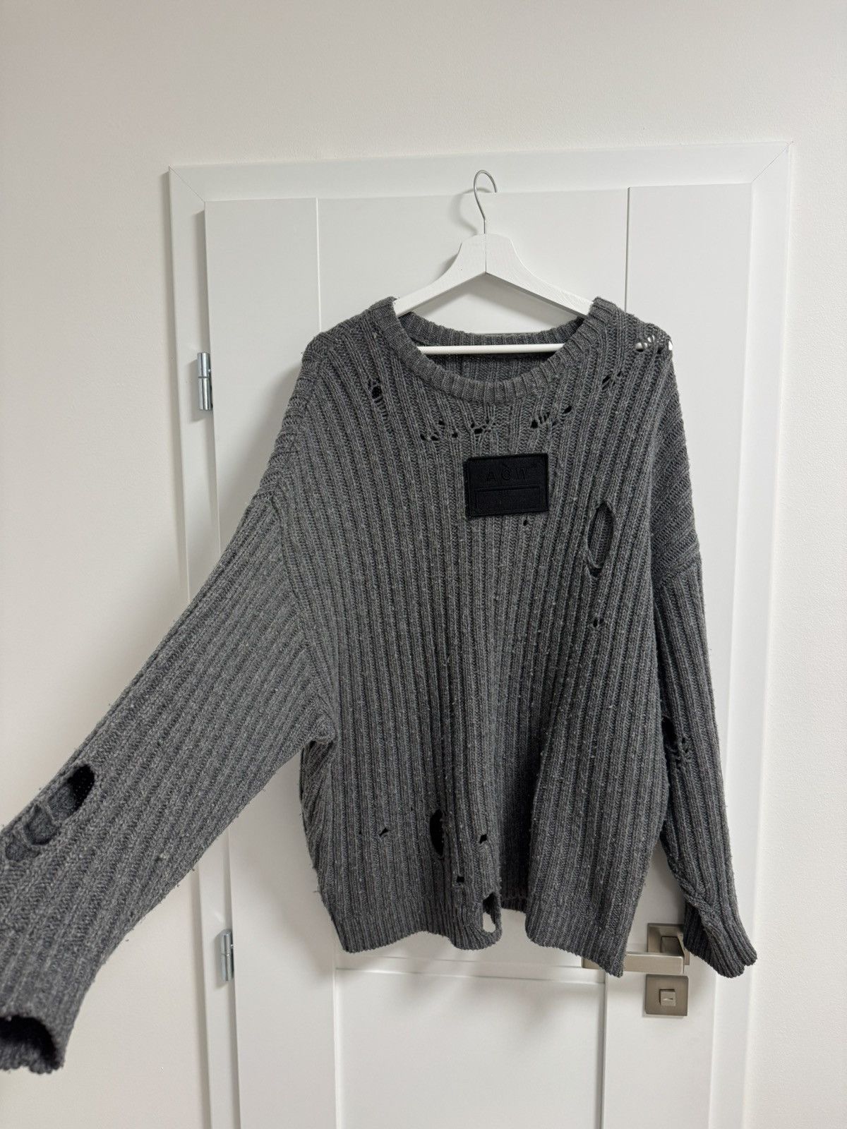A-COLD-WALL* A-cold-wall* Logo Patch Distressed Sweater In Grey Size US L / EU 52-54 / 3 - 1 Thumbnail