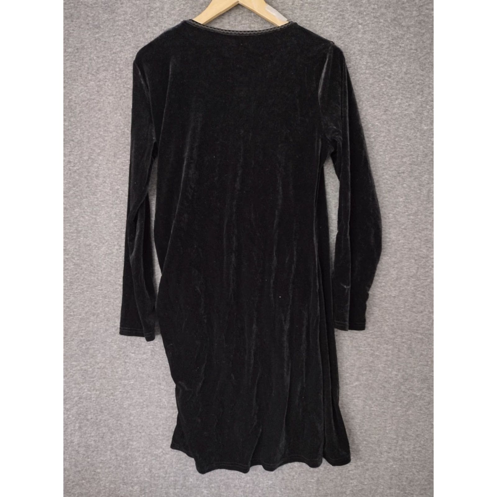 Vintage VINTAGE Women's Wrap Dress Black V-Neck - Long Sleeve Knee Length 2XL (XXL) - Velvet, Polyester Spandex - Plus Size - Retro Men’s/Women’s? Size XXL / US 16-18 / IT 52-54 - 2 Thumbnail