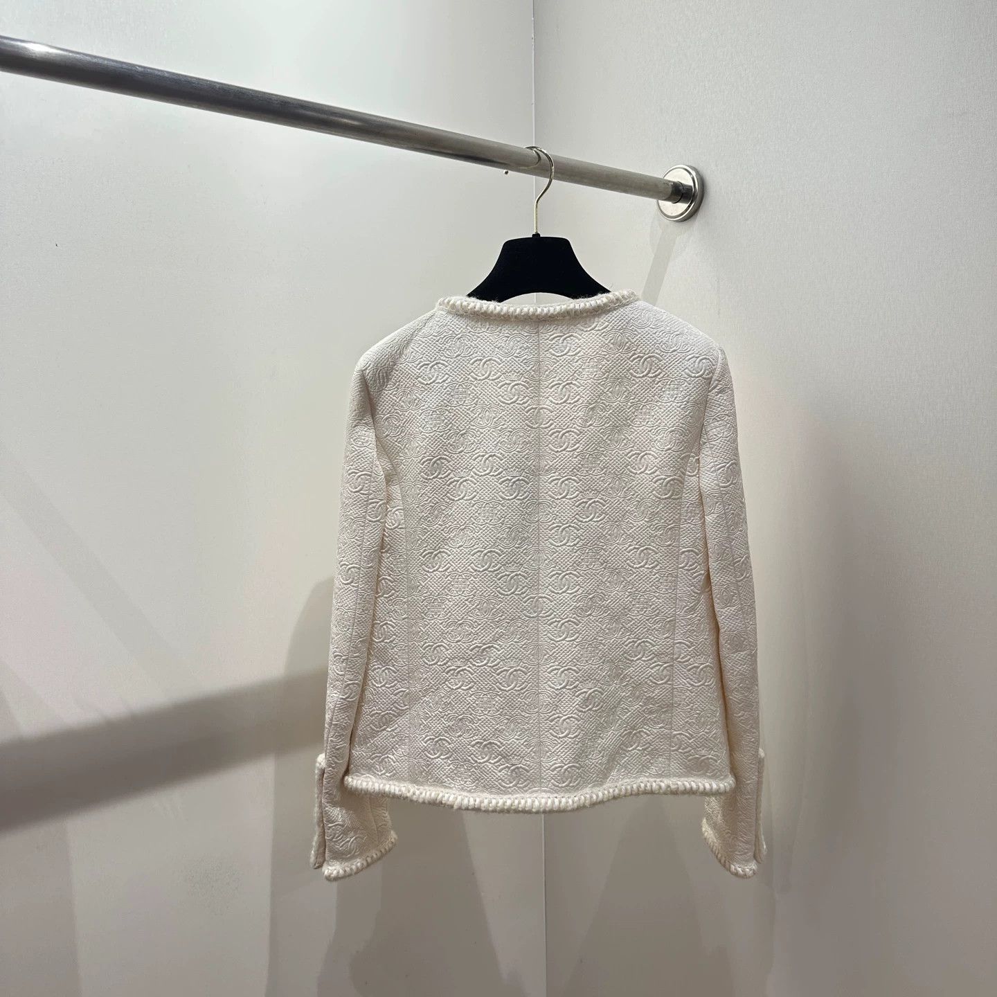 Chanel Chanel apr473 Embossed Tweed Logo Wool Jacket 36 Size XS / US 0-2 / IT 36-38 - 2 Thumbnail