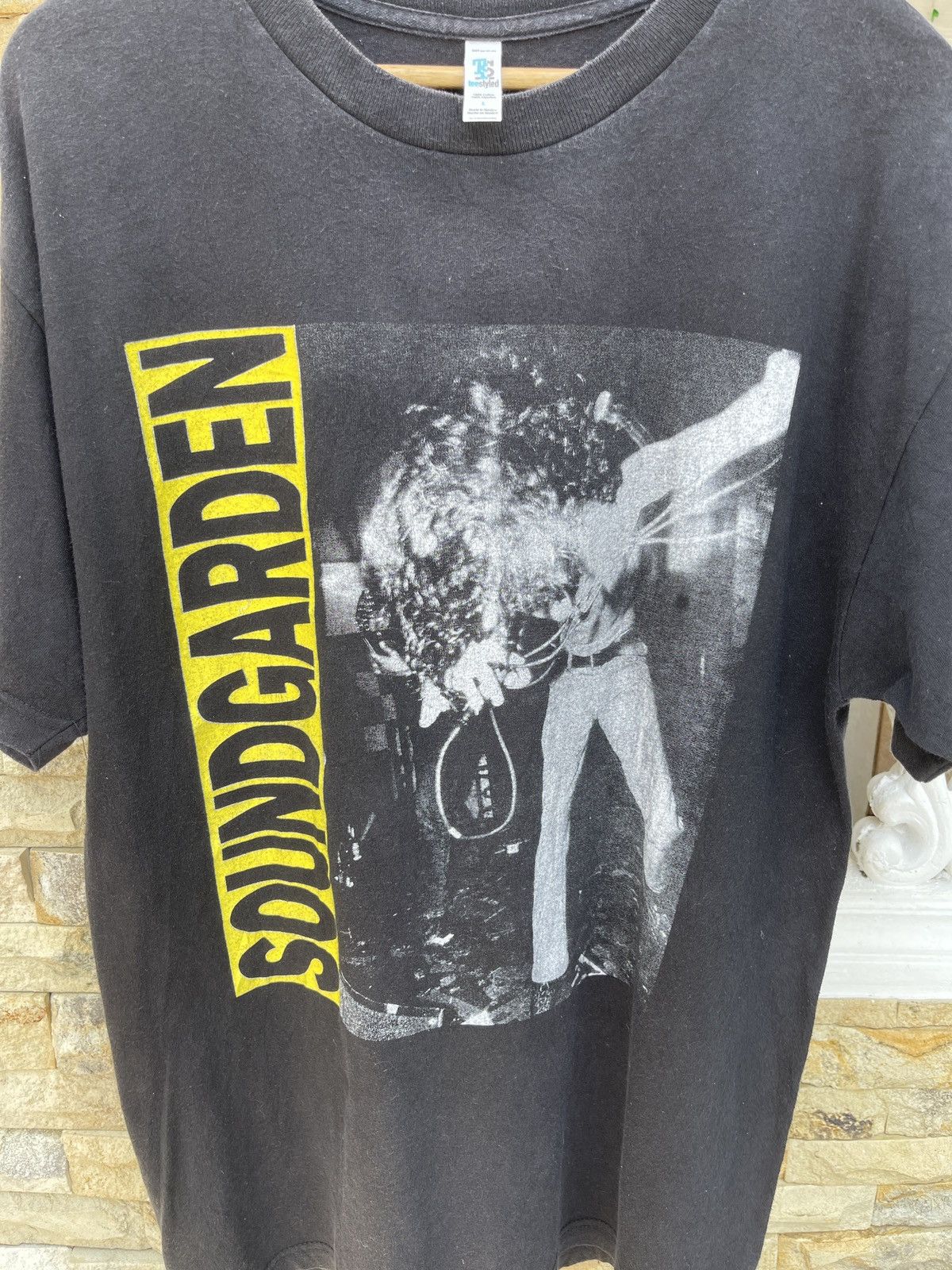 Band Tees Last Drop🔥Rare🔥Vintage Soundgarden Promo Faded Grunge Tee Size US L / EU 52-54 / 3 - 2 Thumbnail