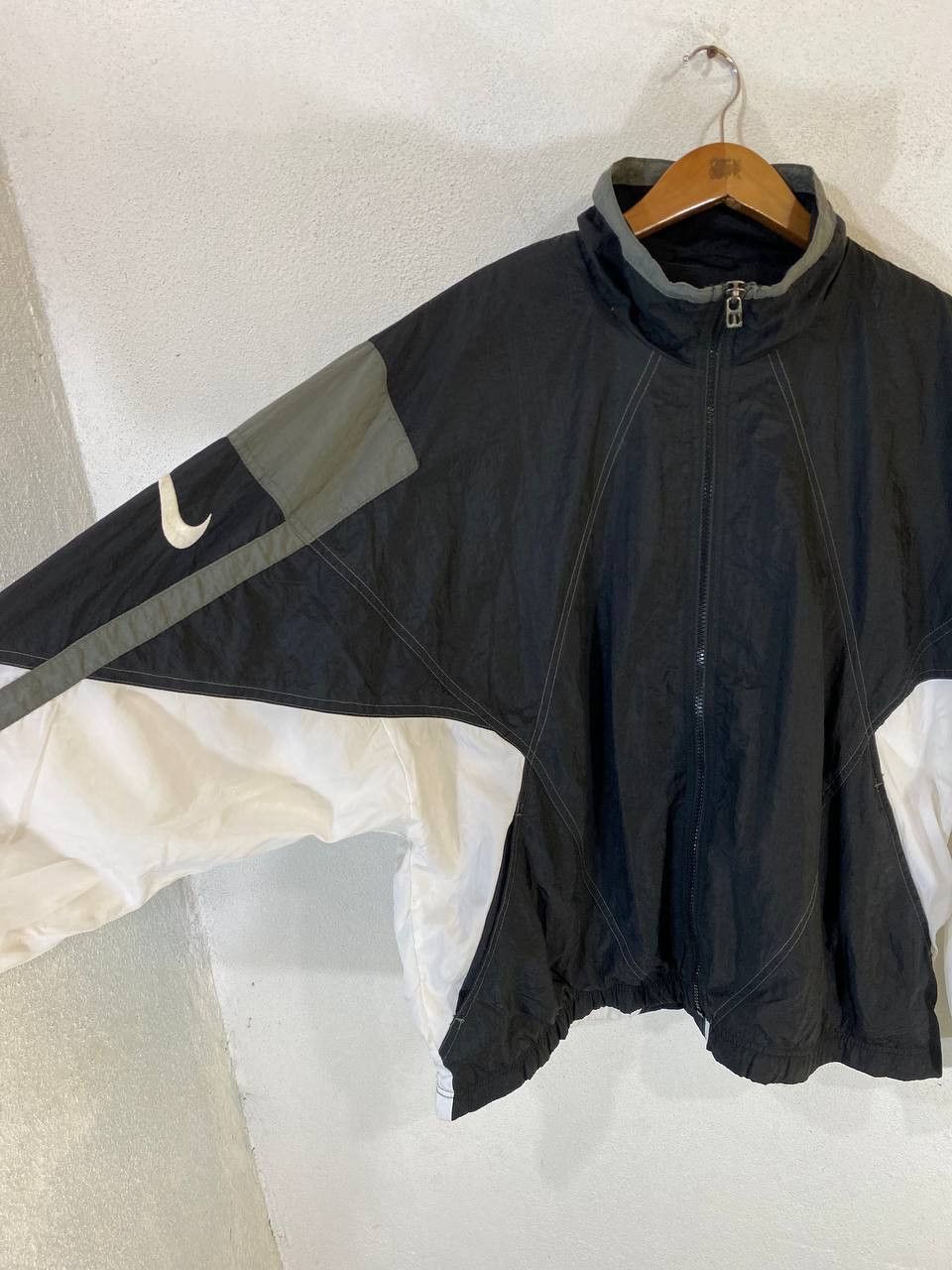 Nike vintage 90s nike light jacket nice design Size US M / EU 48-50 / 2 - 6 Thumbnail