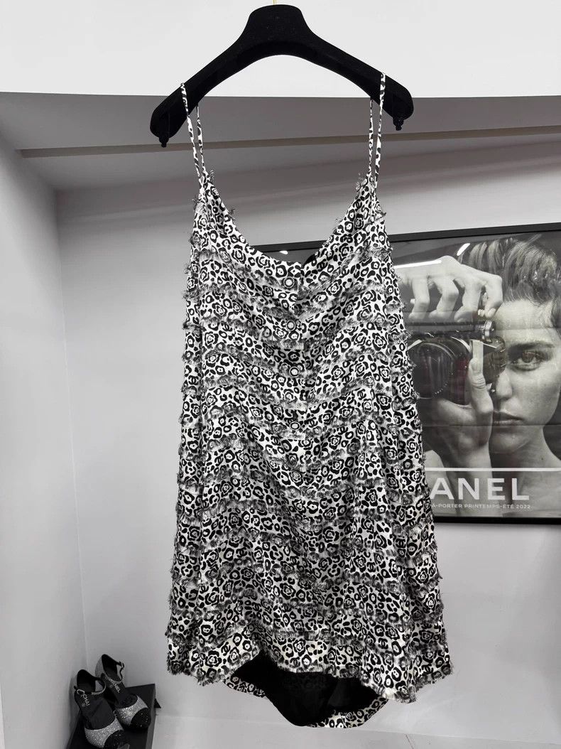 Chanel Chanel Black and white silk leopard print suspender dress Size XS / US 0-2 / IT 36-38 - 3 Thumbnail
