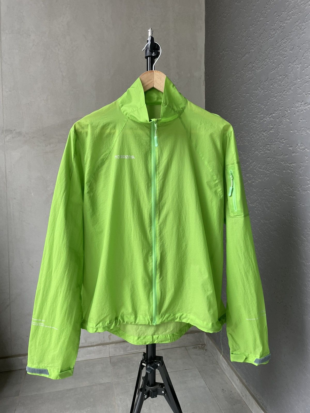 Norrona Norrona Bitihorn aero 100 Jacket Size L / US 10 / IT 46 - 1 Thumbnail