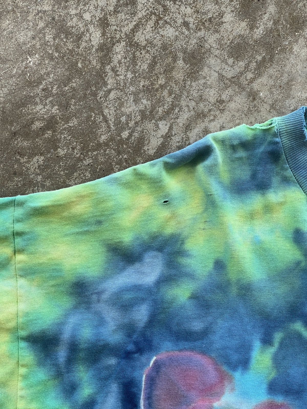 Vintage Vintage 90s Thrashed Heat Spot Tie Dye Patterned Tee 2XL Size US XXL / EU 58 / 5 - 7 Thumbnail