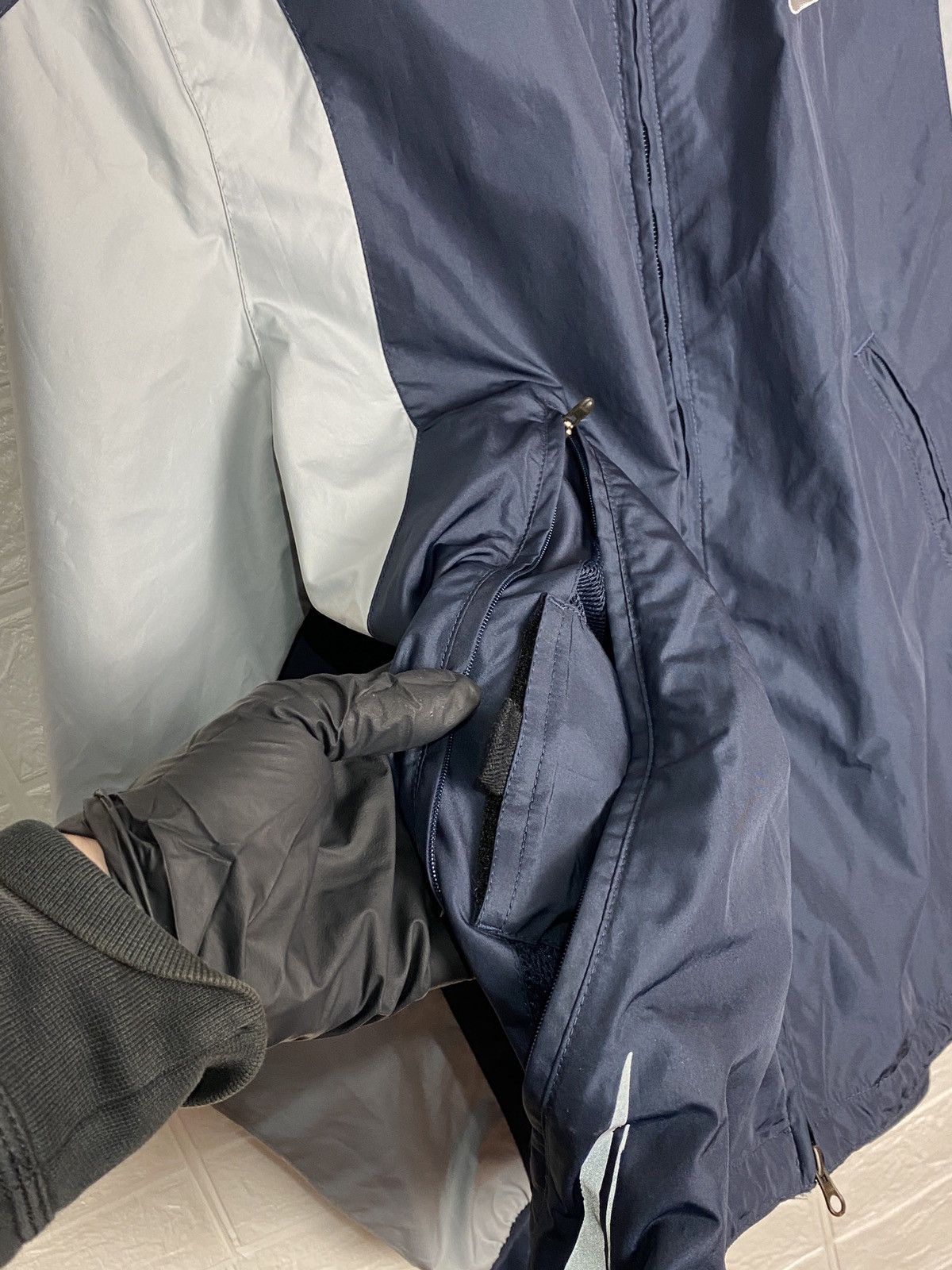Nike × Vintage Vintage Nike Windbreaker Jacket Navy Blue Full Zip Size L Size US L / EU 52-54 / 3 - 12 Thumbnail