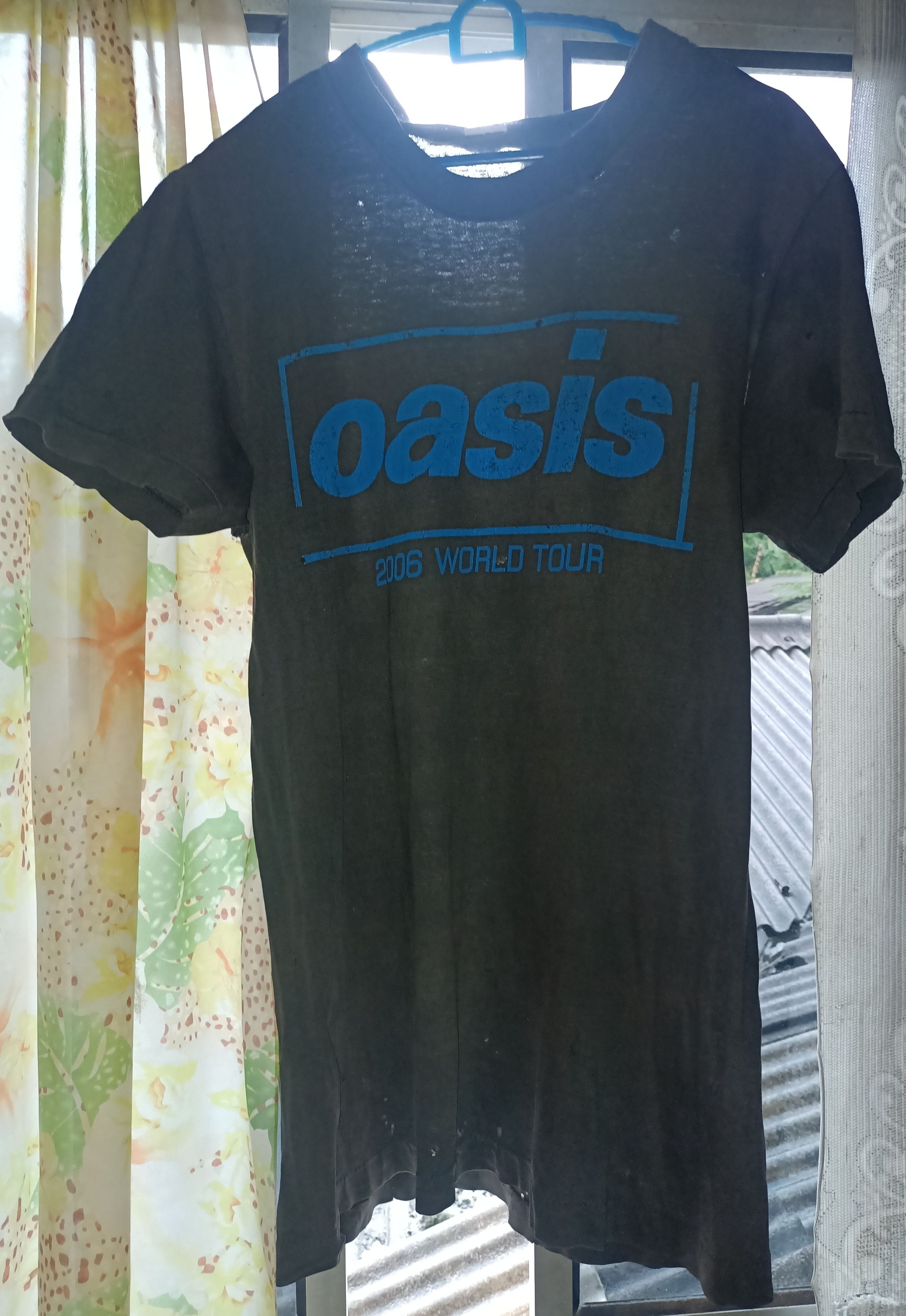 Band Tees × Vintage True Amazing Distress Vintage Bootleg OASIS Band Tees 00's Size US M / EU 48-50 / 2 - 3 Thumbnail
