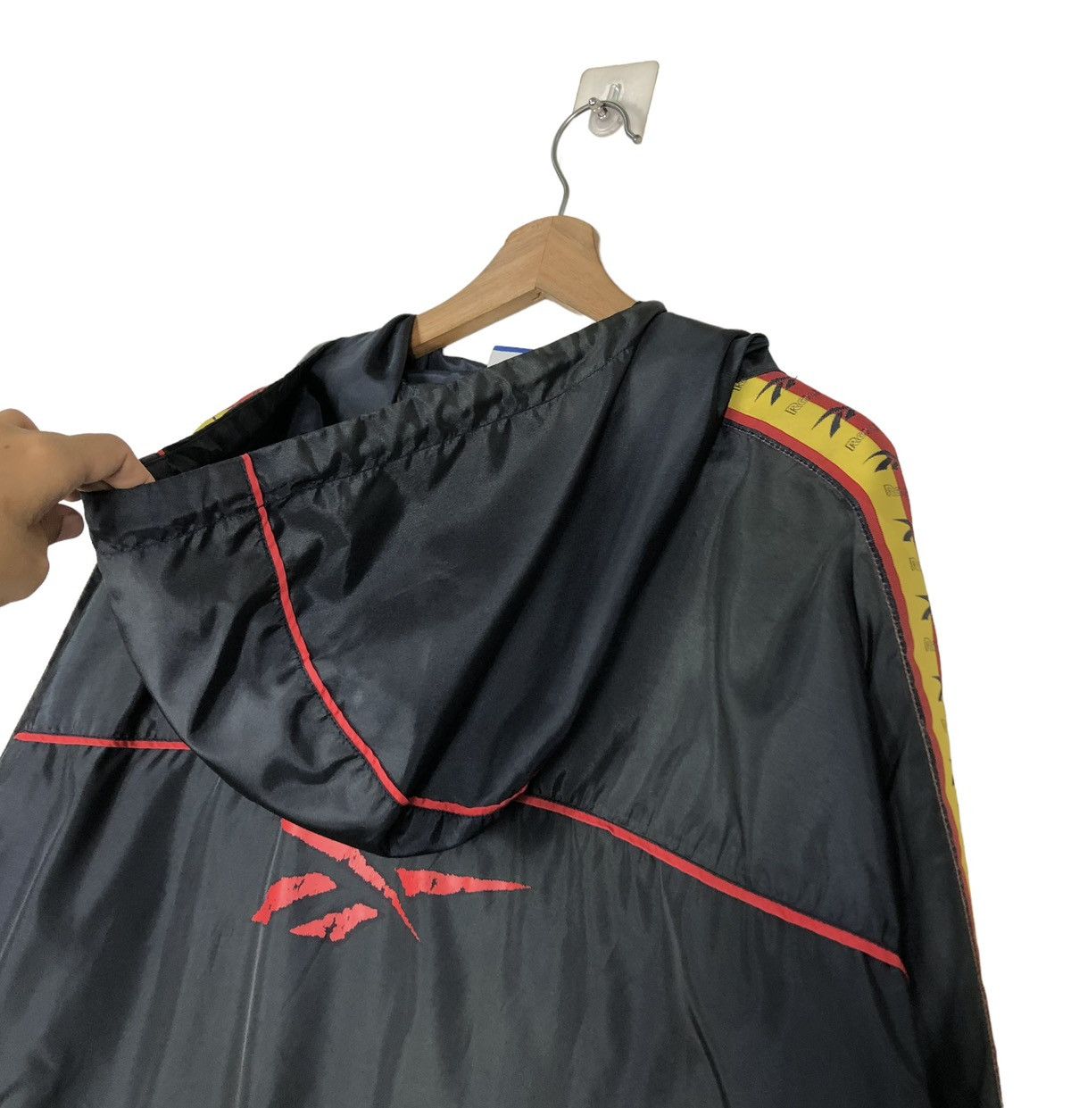 Japanese Brand 🔥VINTAGE ANORAK WINDBREAKER REEBOK BIG LOGO CENTRE LOGO Size US L / EU 52-54 / 3 - 10 Thumbnail