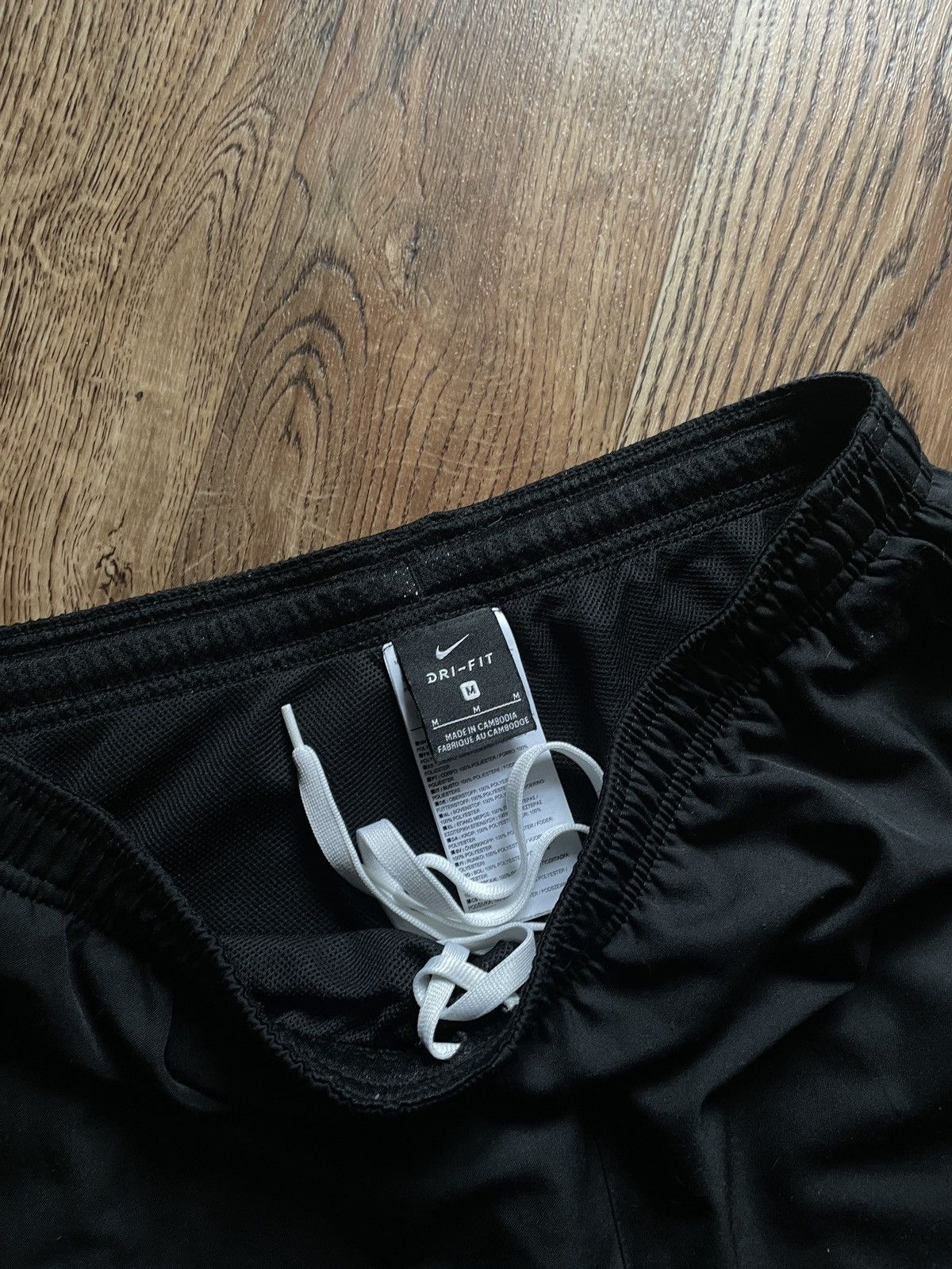 Nike Vintage Nike Track Pants Nylon Swoosh Rare y2k gorpcore Size US 32 / EU 48 - 4 Thumbnail