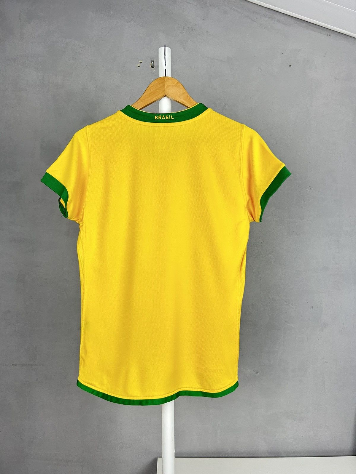 Nike Vintage Nike Brazil Women Soccer Jersey Shirt Size L / US 10 / IT 46 - 6 Thumbnail