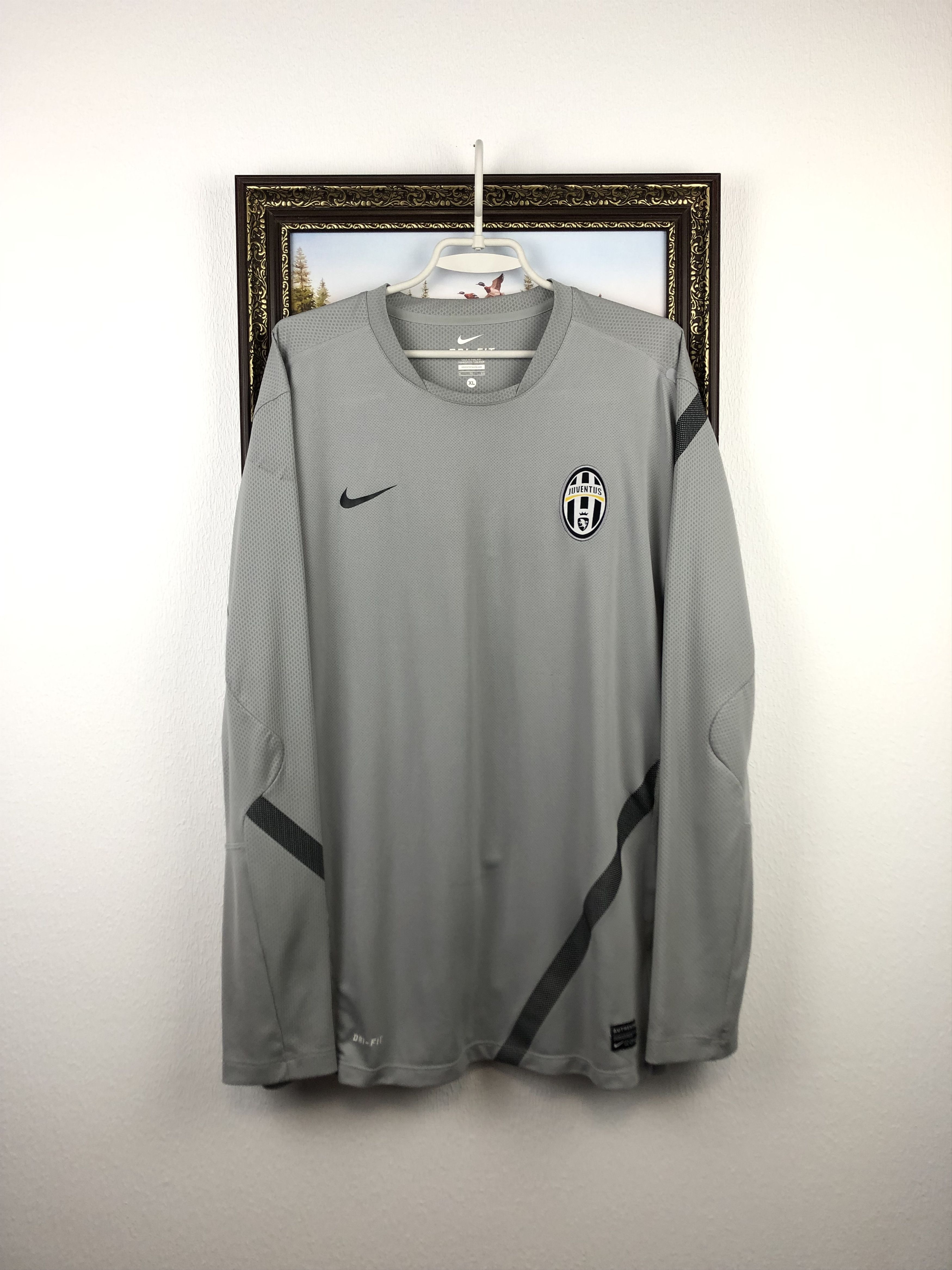 Nike Juventus Goalkeeper shirt Goalkeeper Player Issue Jersey Size US XL / EU 56 / 4 - 1 Thumbnail