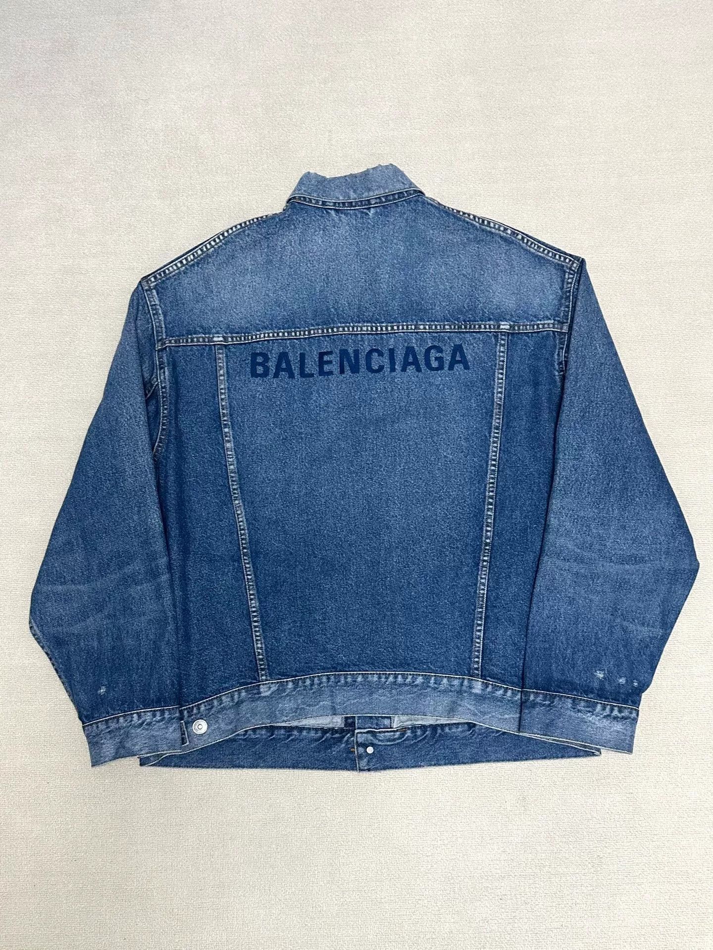 Balenciaga Balenciaga Distressed Embroidered Logo Denim Jacket Size XXS / US 00 / IT 34 - 1 Thumbnail