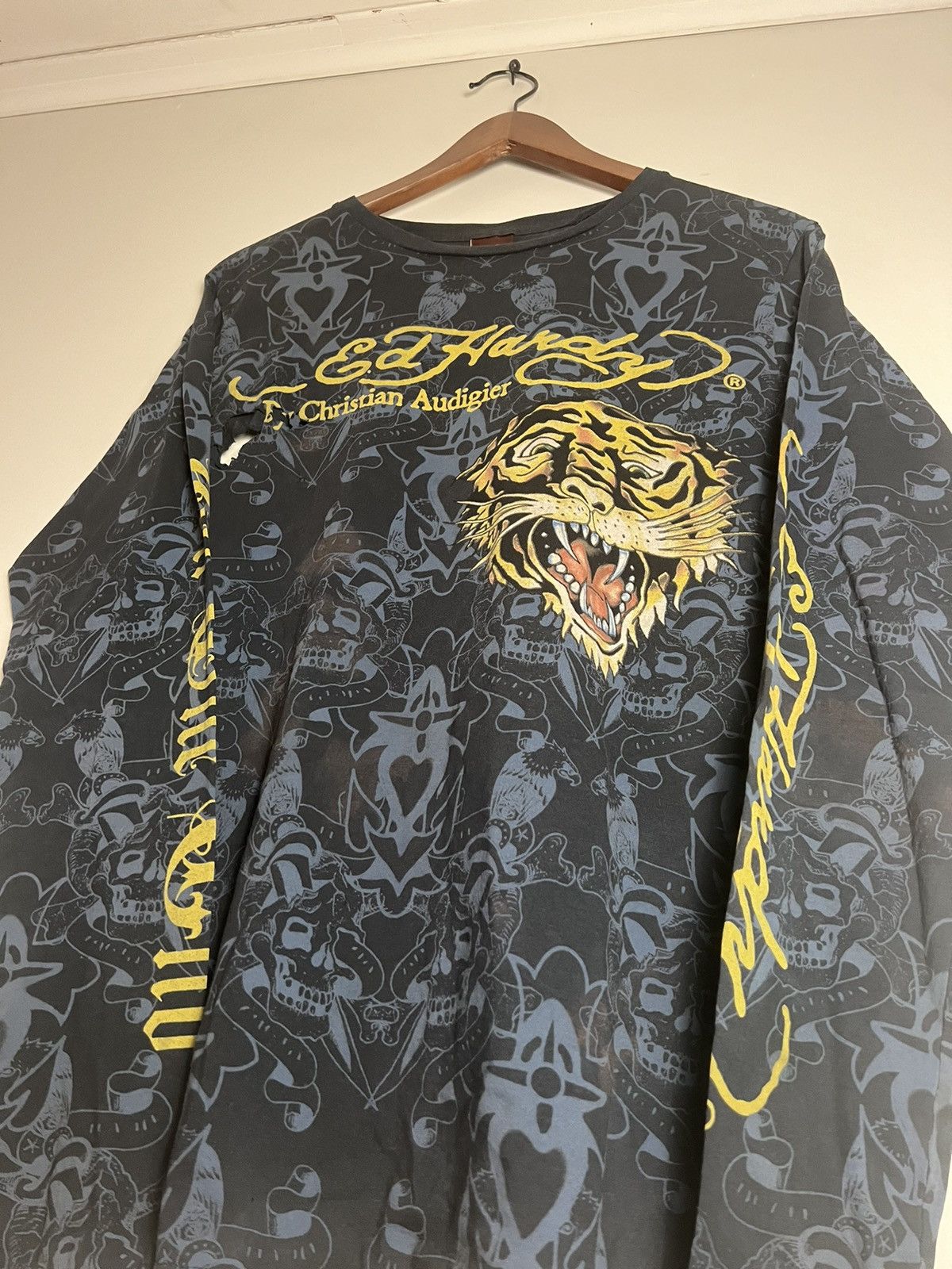 Christian Audigier × Ed Hardy Vintage 🔥RARE🔥 Ed Hardy thrashed longlseeve Size US L / EU 52-54 / 3 - 9 Thumbnail